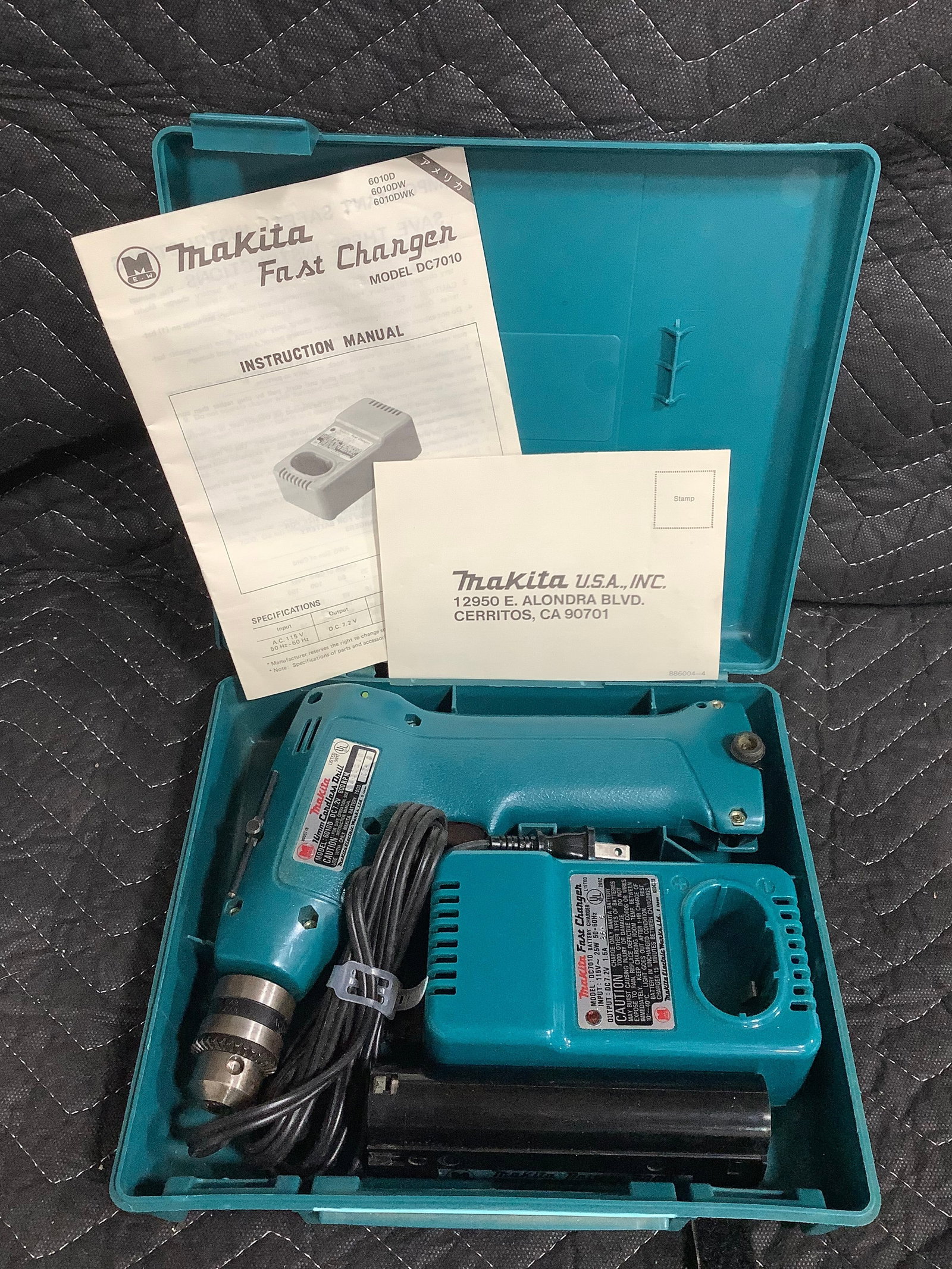 Makita cordless drill and fast Charger (1 of 1)