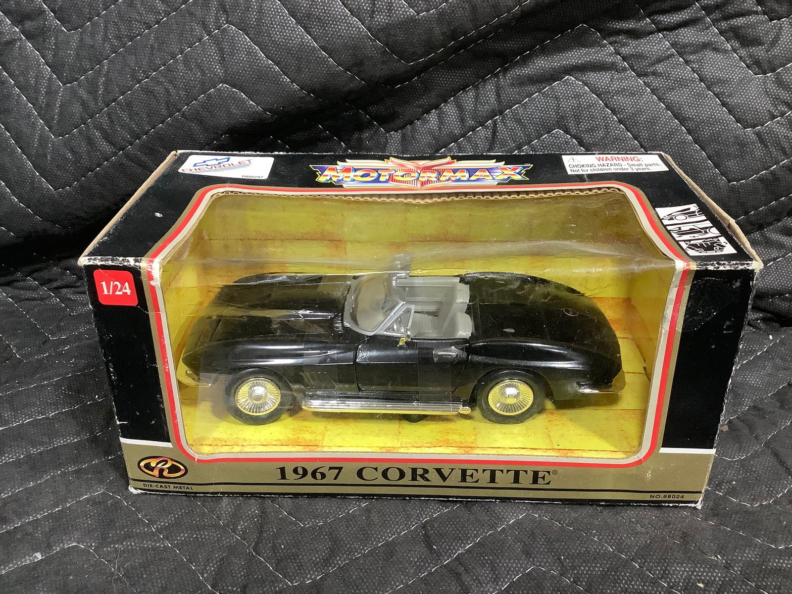 1:24 1967 Corvette collectible*new in box*: 1:24 1967 Corvette collectible*new in box*
