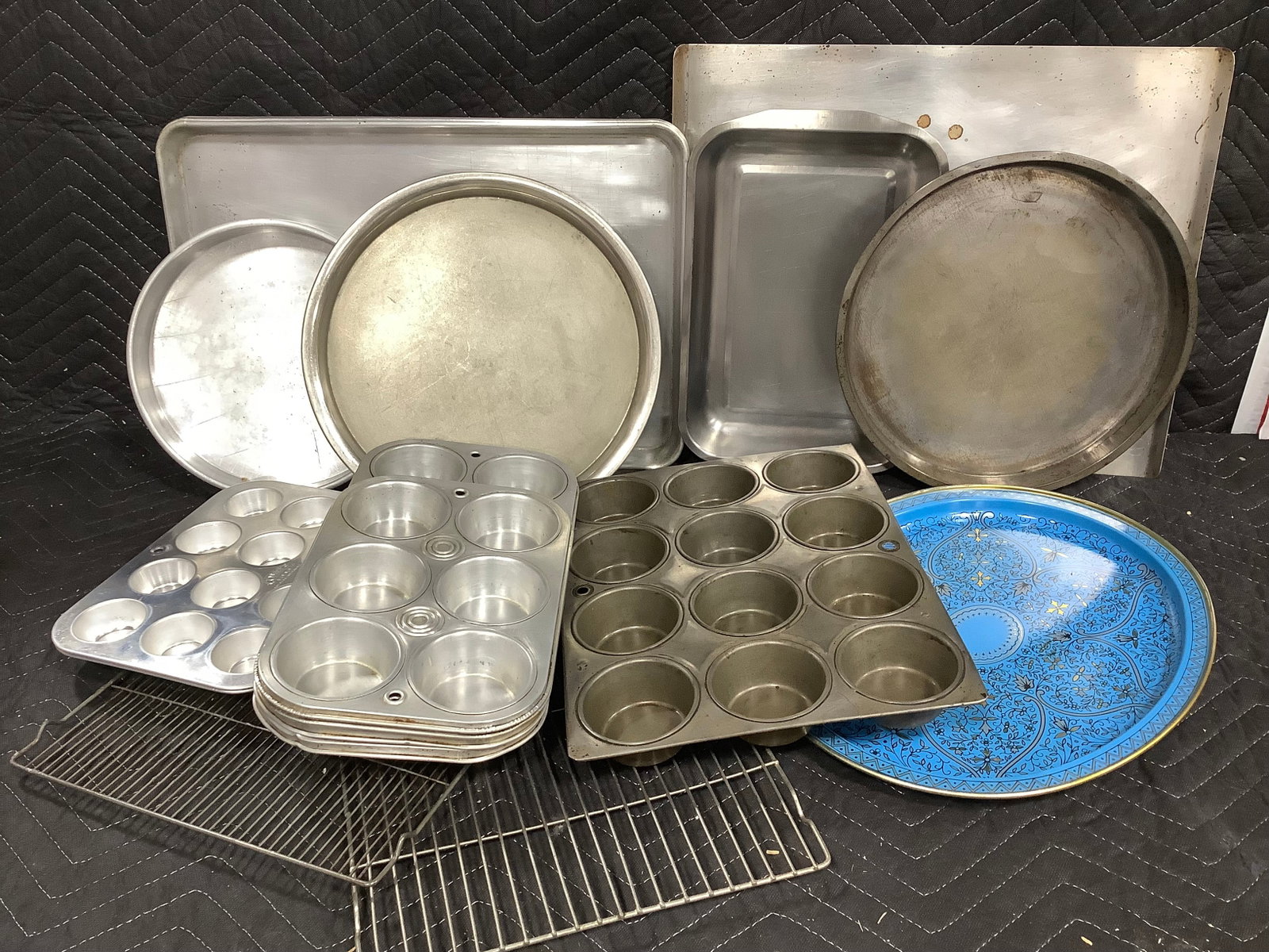 Various bakeware: Various bakeware