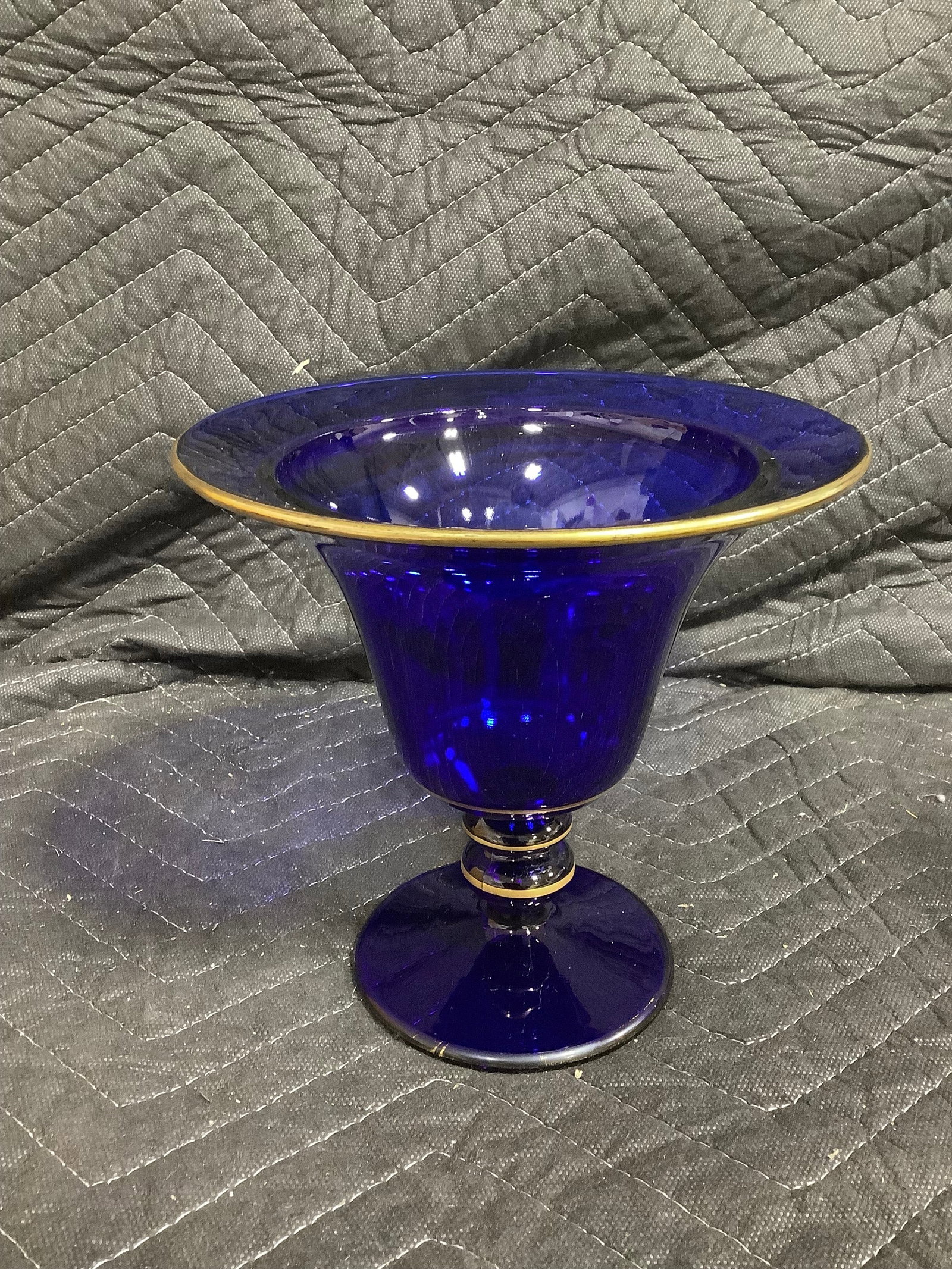 Colbolt blue glass gold trim compote(6.5in tall): Colbolt blue glass gold trim compote(6.5in tall)