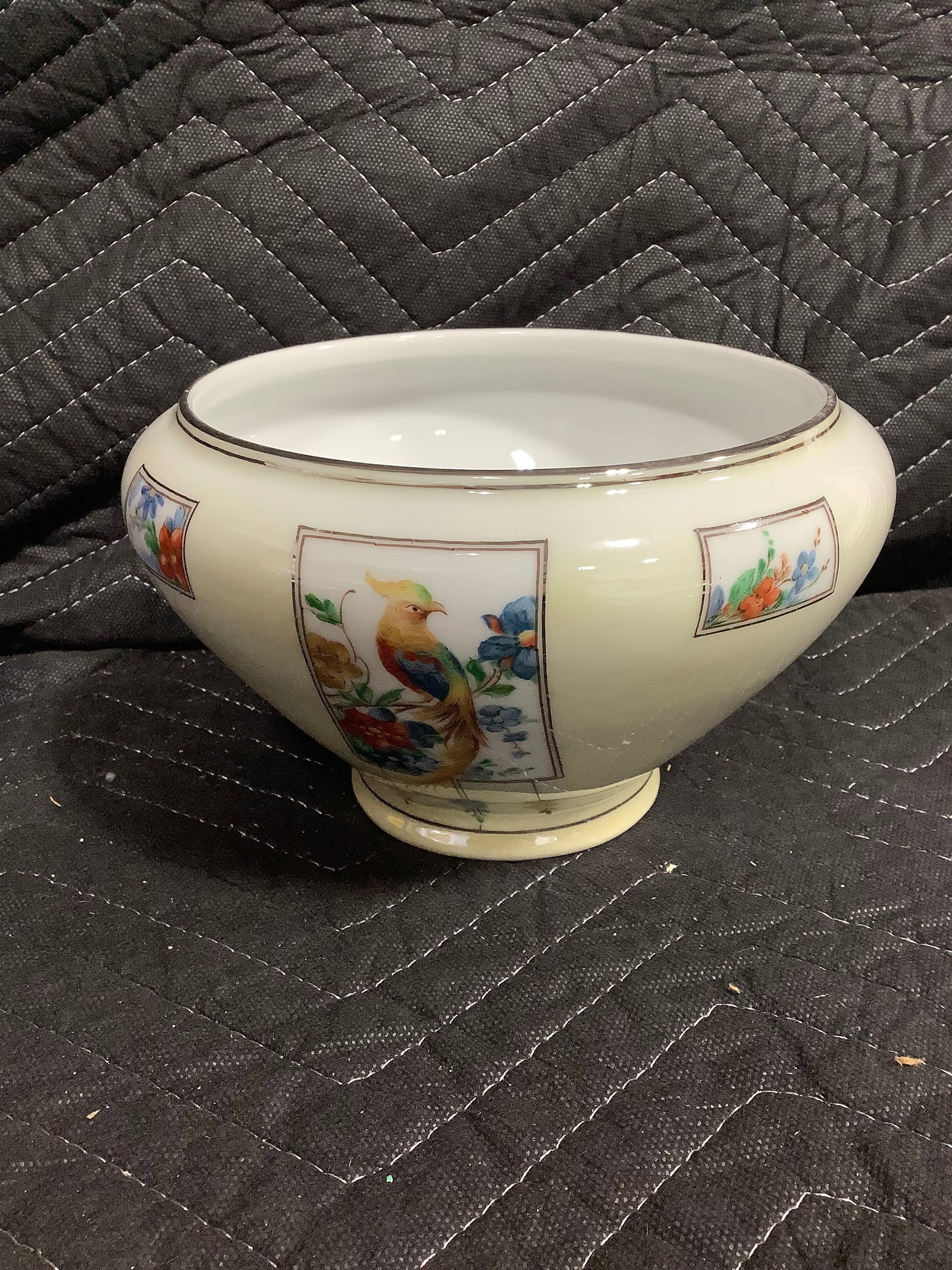 Royal Rochester Golden Pheasant centerpiece bowl(4.75intall, 7.5in wide): Royal Rochester Golden Pheasant centerpiece bowl(4.75intall, 7.5in wide)