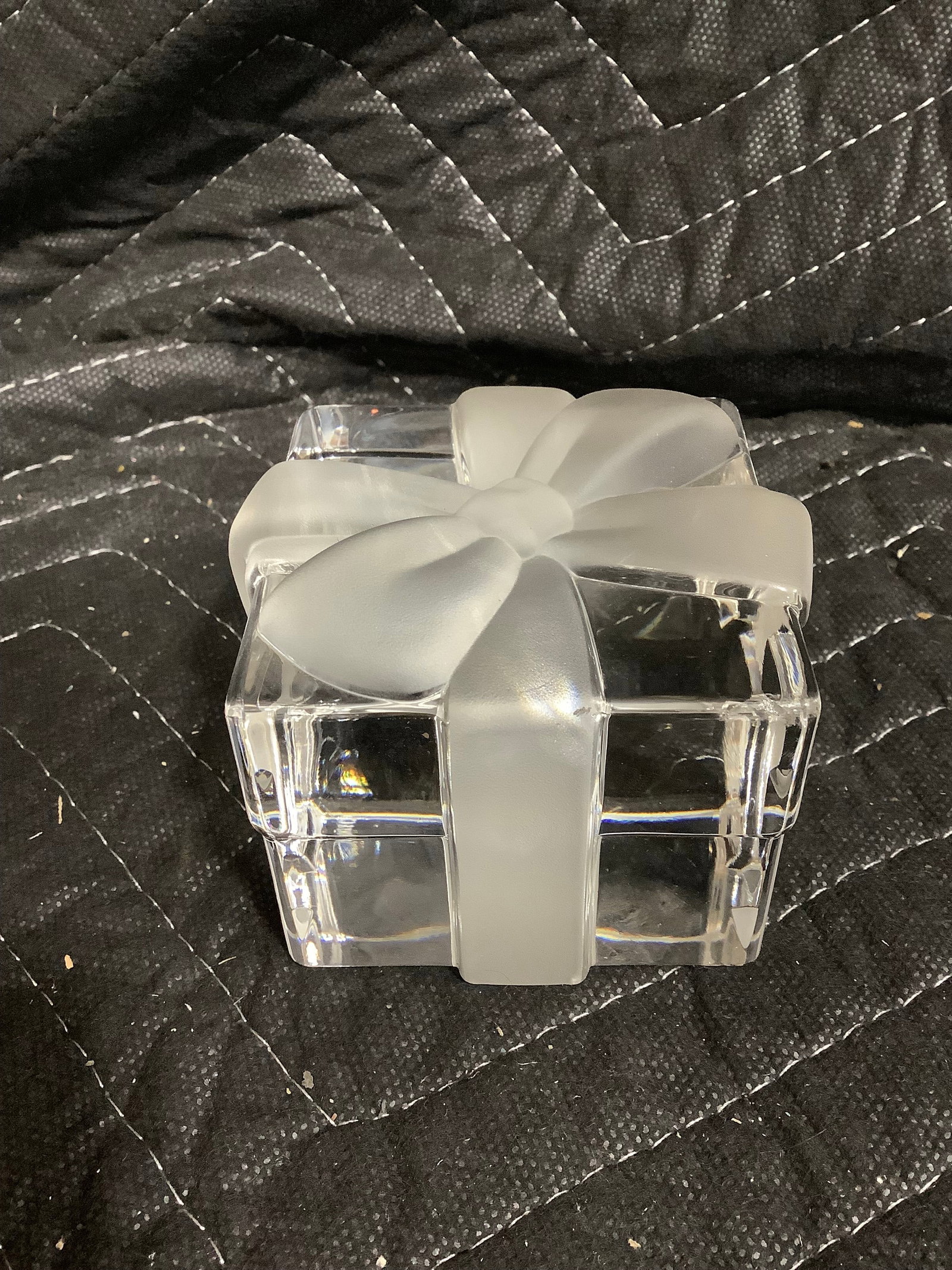 Tiffany & Co. crystal gift box with frosted bow(2.5in tall): Tiffany & Co. crystal gift box with frosted bow(2.5in tall)