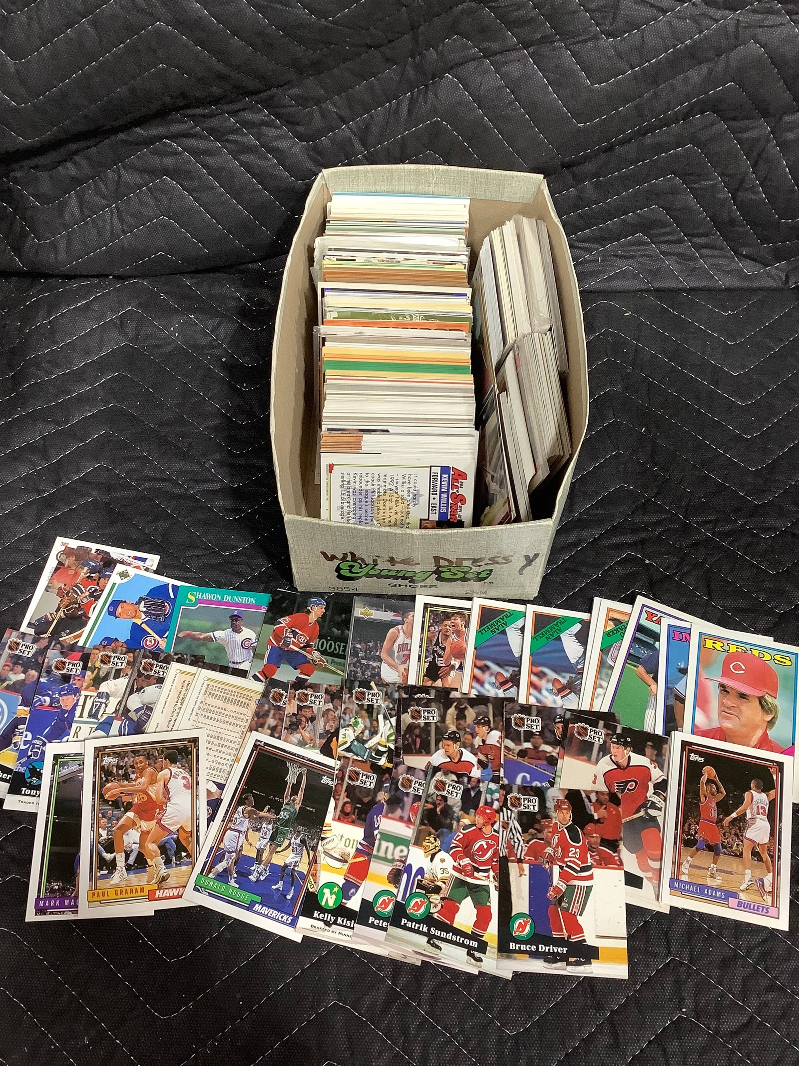 Various sports cards: Various sports cards