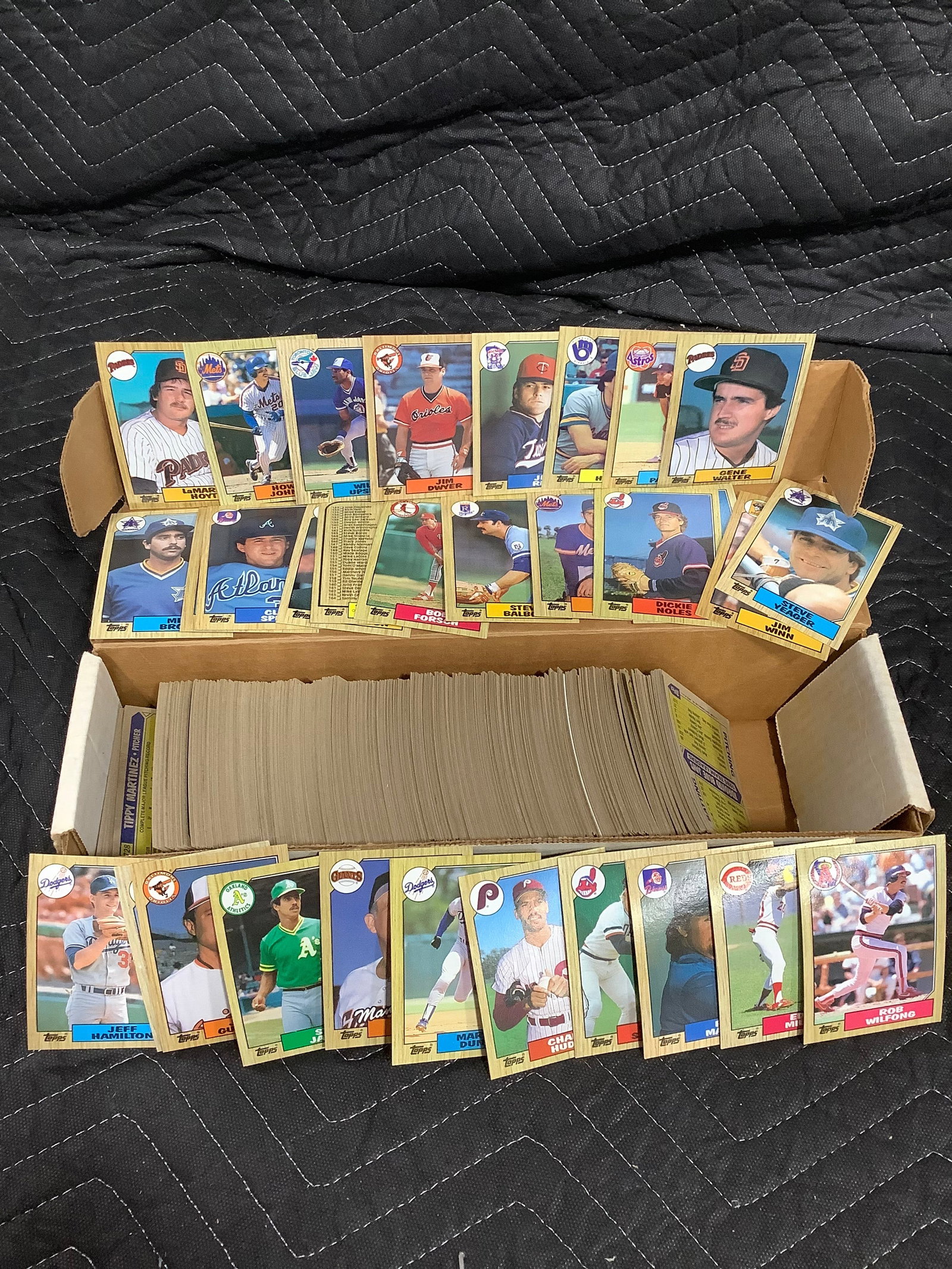 1987 Topps collectible baseball cards (1 of 1)