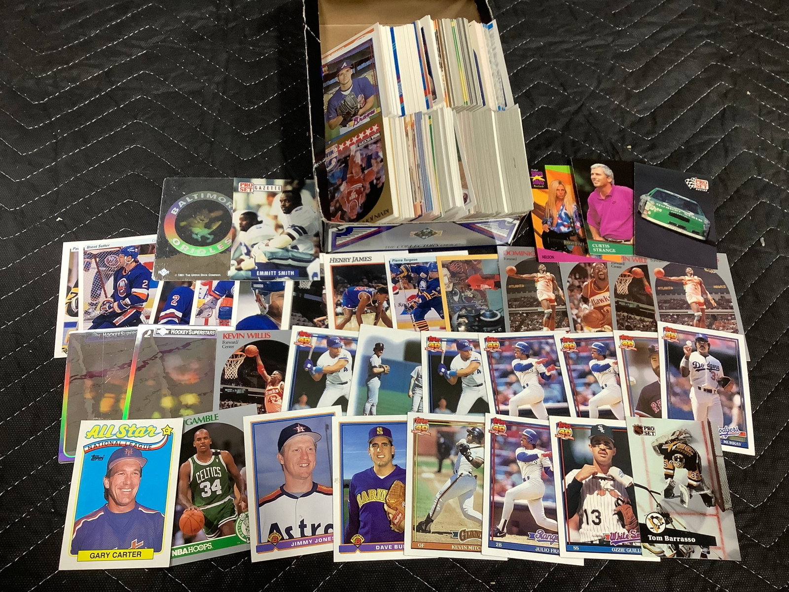 Various sports cards: Various sports cards