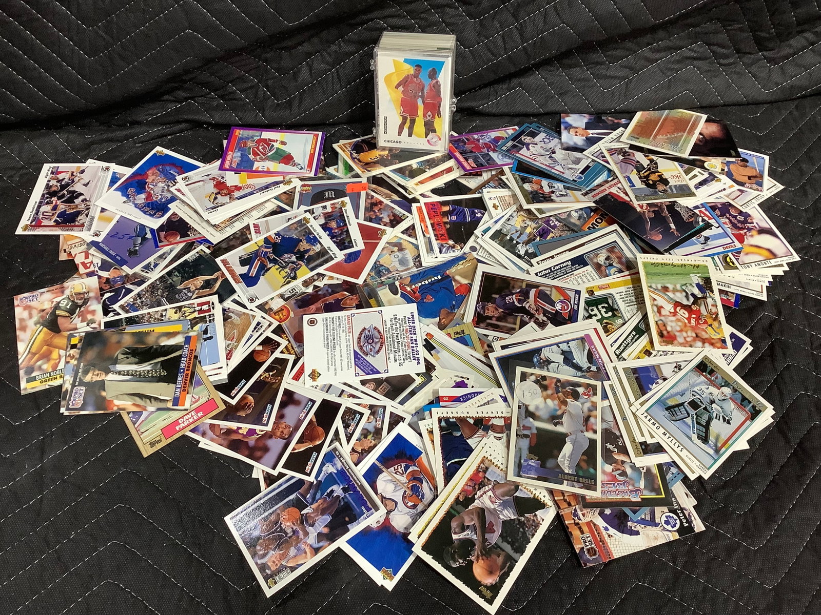 Various sports cards: Various sports cards