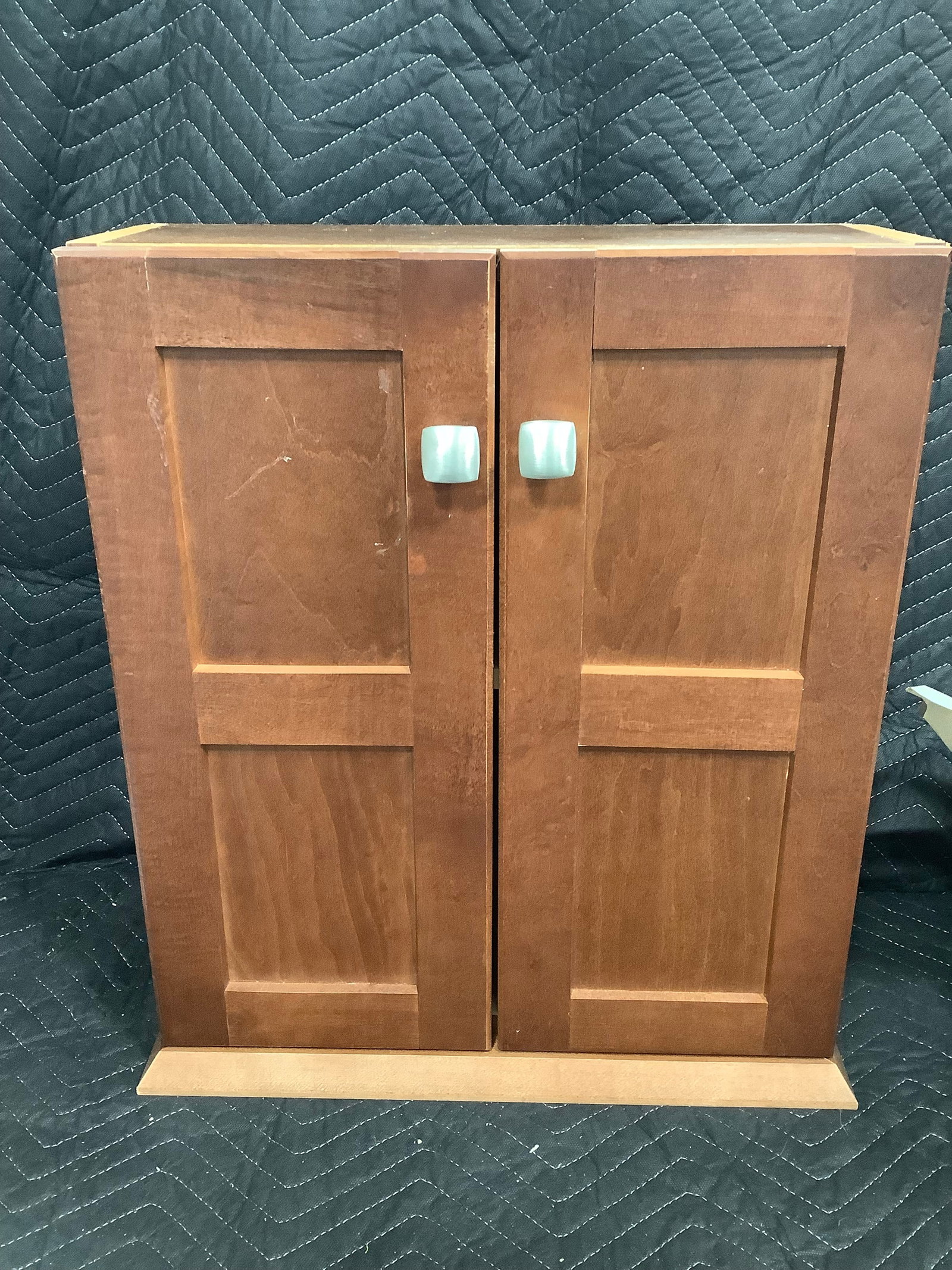 Solid wood cabinet(19.5inx7.5inx21.5in): Solid wood cabinet(19.5inx7.5inx21.5in)