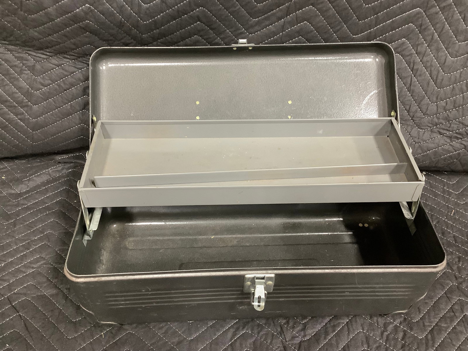 Vintage steel metal toolbox (1 of 1)