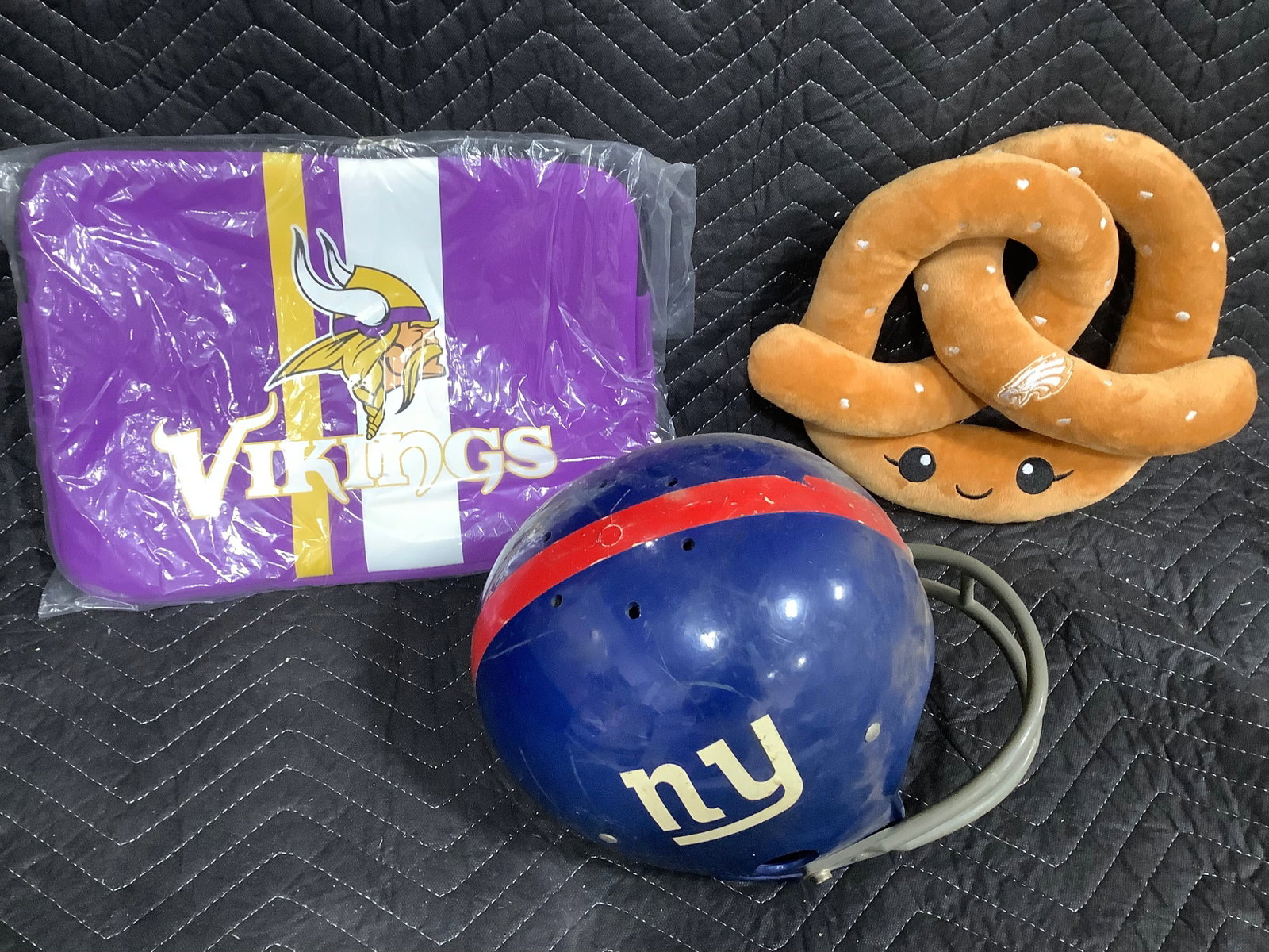 NY Giants Helmet, Vikings Computer Case, and more (1 of 1)