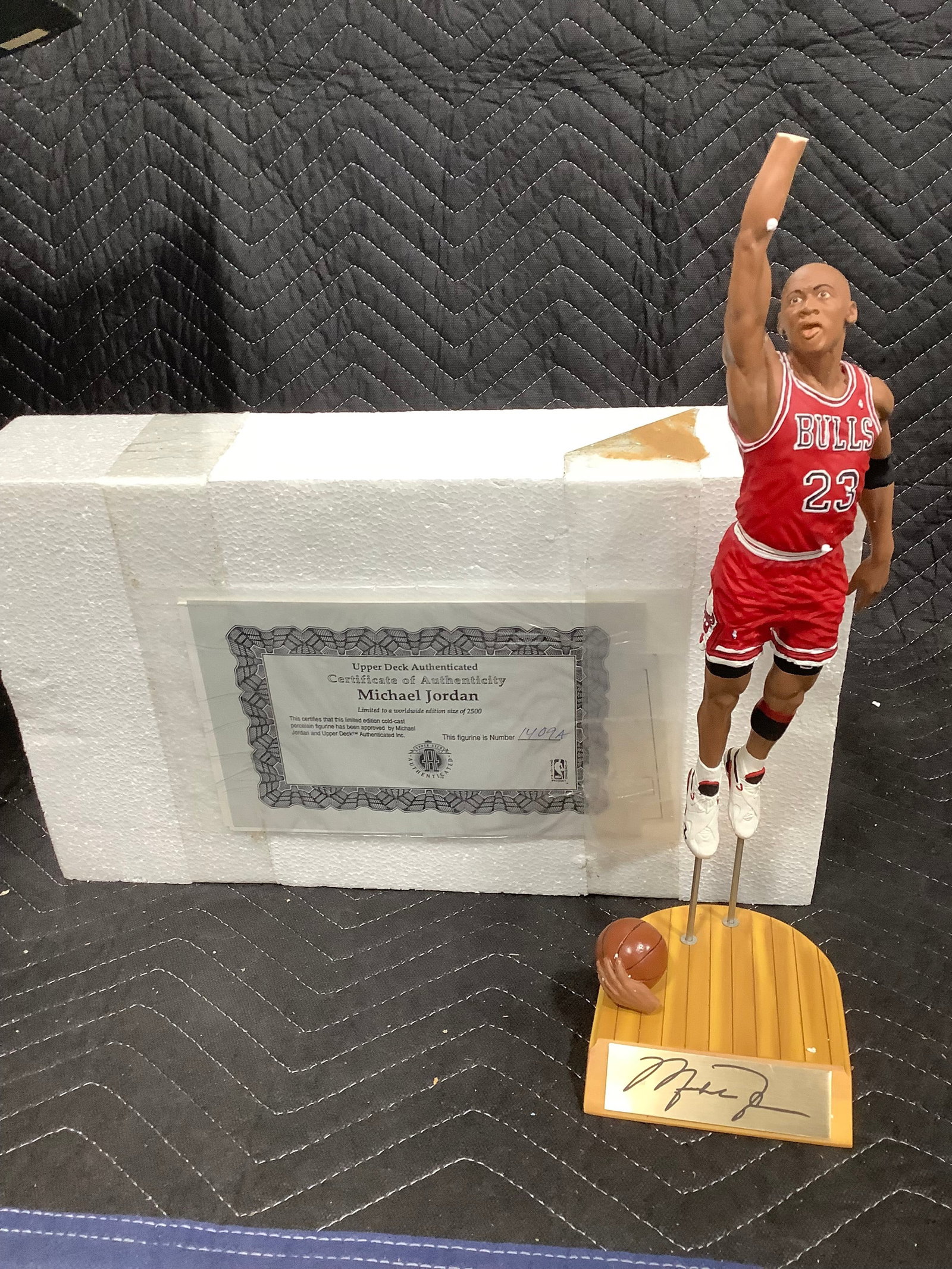Michael Jordan Ceramic Figure (15in Tall) *arm broken*: Michael Jordan Ceramic Figure (15in Tall) *arm broken*