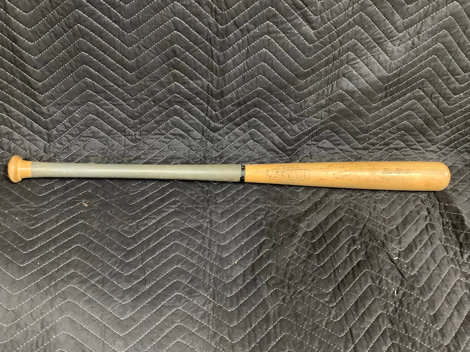 Vintage Hanna Pro Model Mantle Style Bat (1 of 1)
