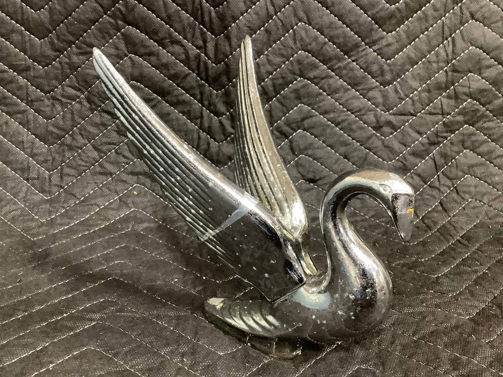 Chrome Classic Swan Hood Ornament: Chrome Classic Swan Hood Ornament