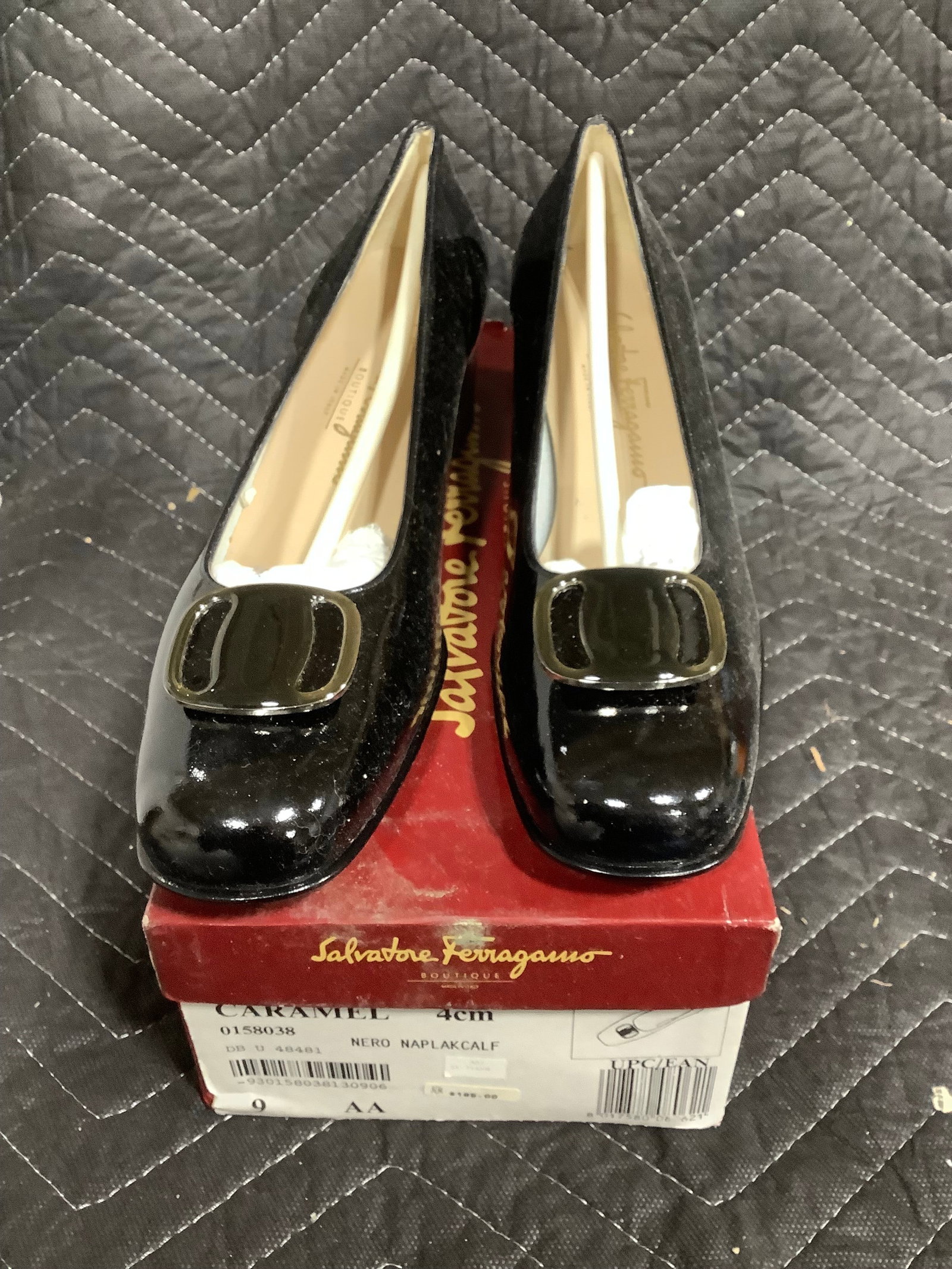 Black Salvatore Ferragamo Patent Leather Pumps (Size: 9): Black Salvatore Ferragamo Patent Leather Pumps (Size: 9)
