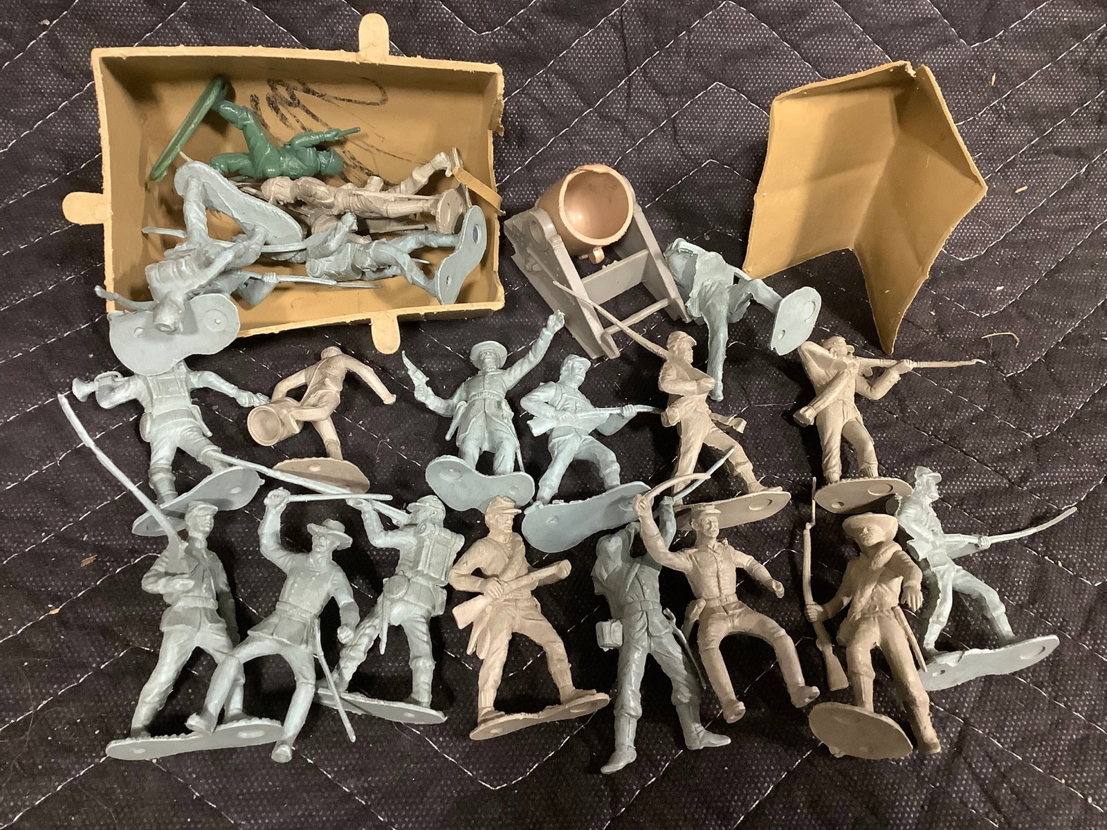 Vintage Army Figures (1 of 1)