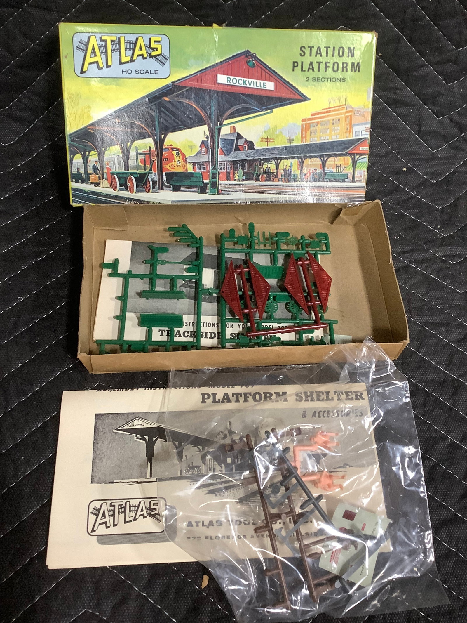 Atlas HO Scale Station Platform Model Kit (1 of 1)