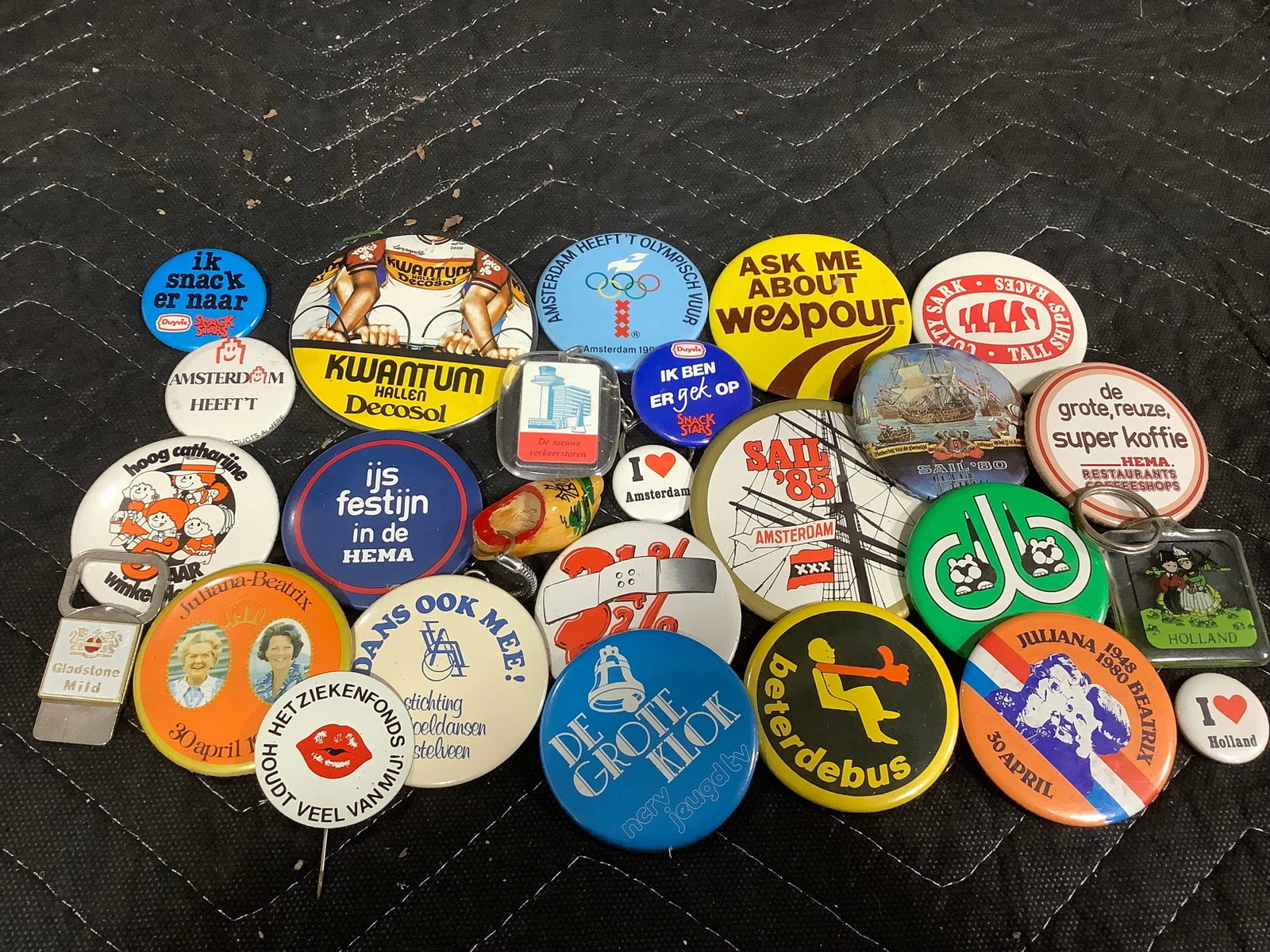 Vintage pinbacks from Holland (1 of 1)