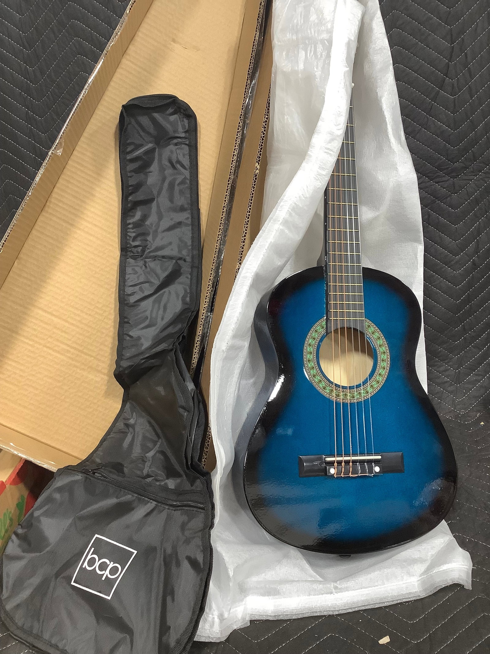 Best Choice Beginners acoustic guitar with accessories*new in package* (1 of 1)