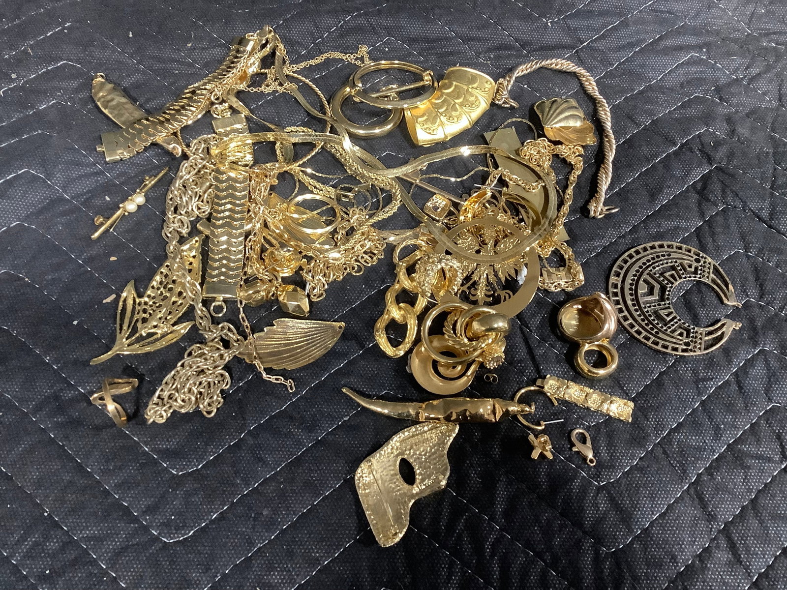 Various Costume Jewelry: Various Costume Jewelry