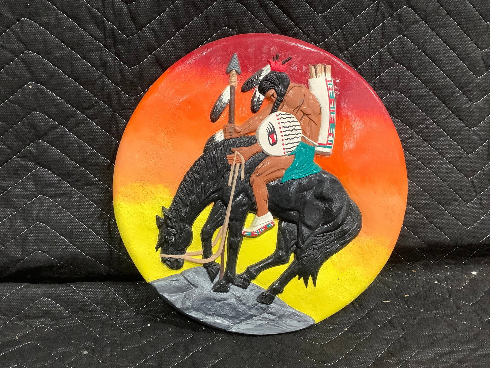 Decorative Native Indian Collectible Plate (10.5in Across): Decorative Native Indian Collectible Plate (10.5in Across)