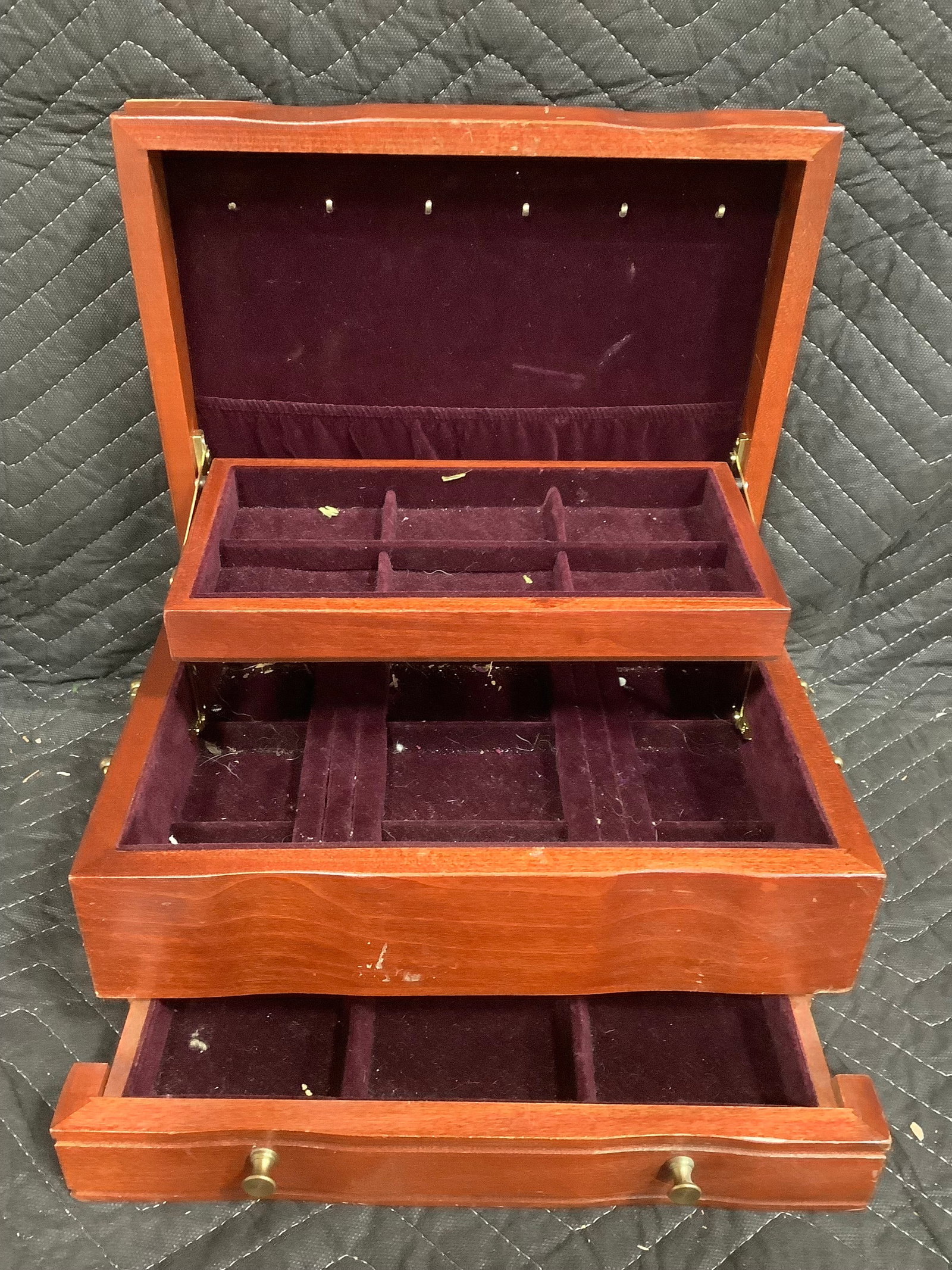 Vintage Jewelry Box (1 of 1)