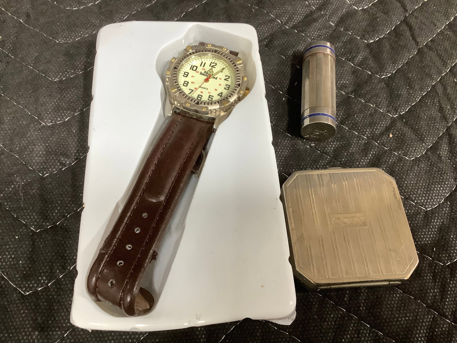 Watch Vintage Compact Lipstick Holder: Watch Vintage Compact Lipstick Holder