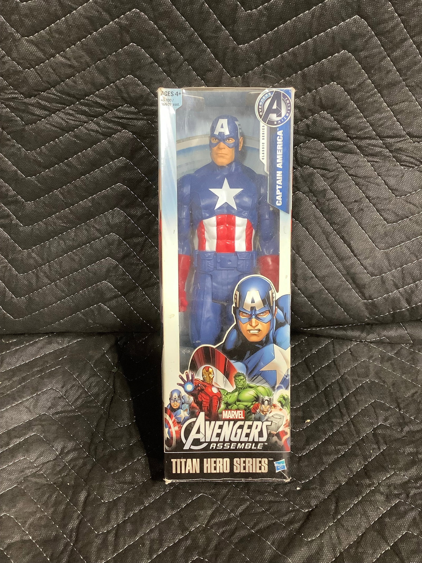 Marvel Avengers Captain America collectible figure*new in package* (1 of 1)
