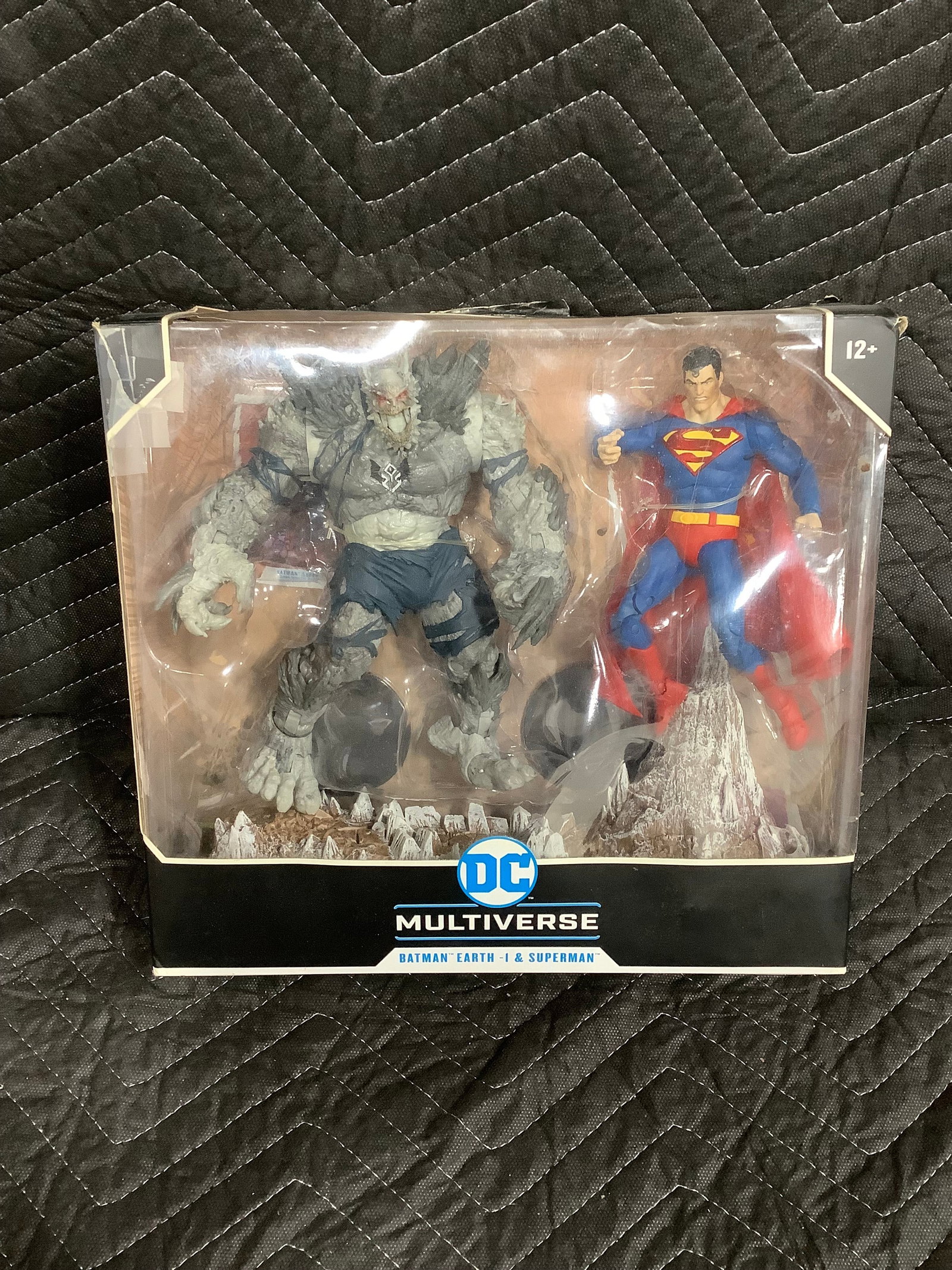 DC multiverse Batman Earth/Superman collectible*new in package* (1 of 1)
