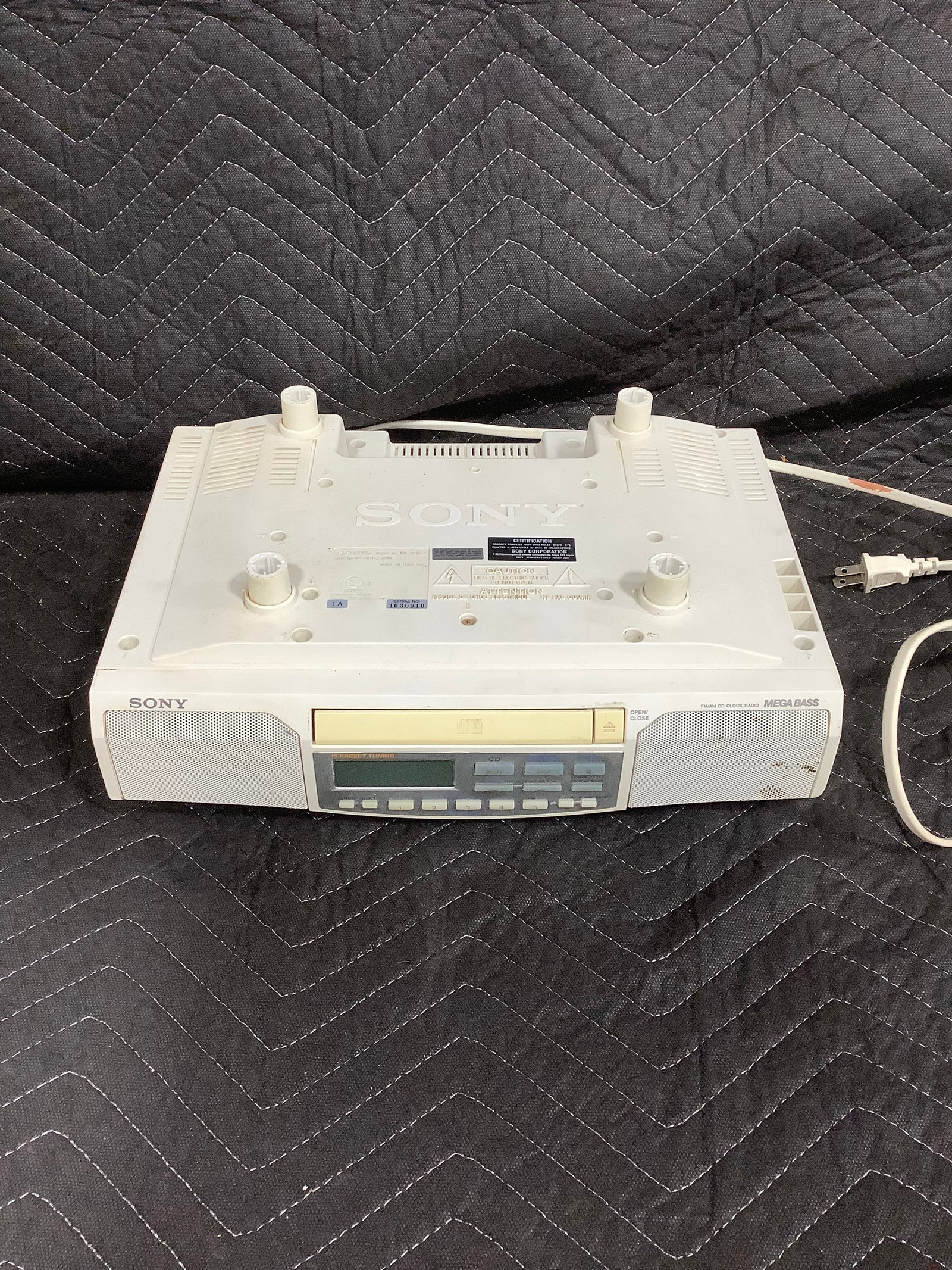 Sony FM/AM clock radio (1 of 1)