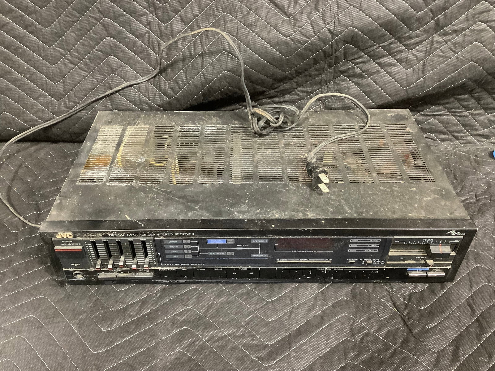 JVC sigital synthesizer stereo receiver(R-X220) (1 of 1)