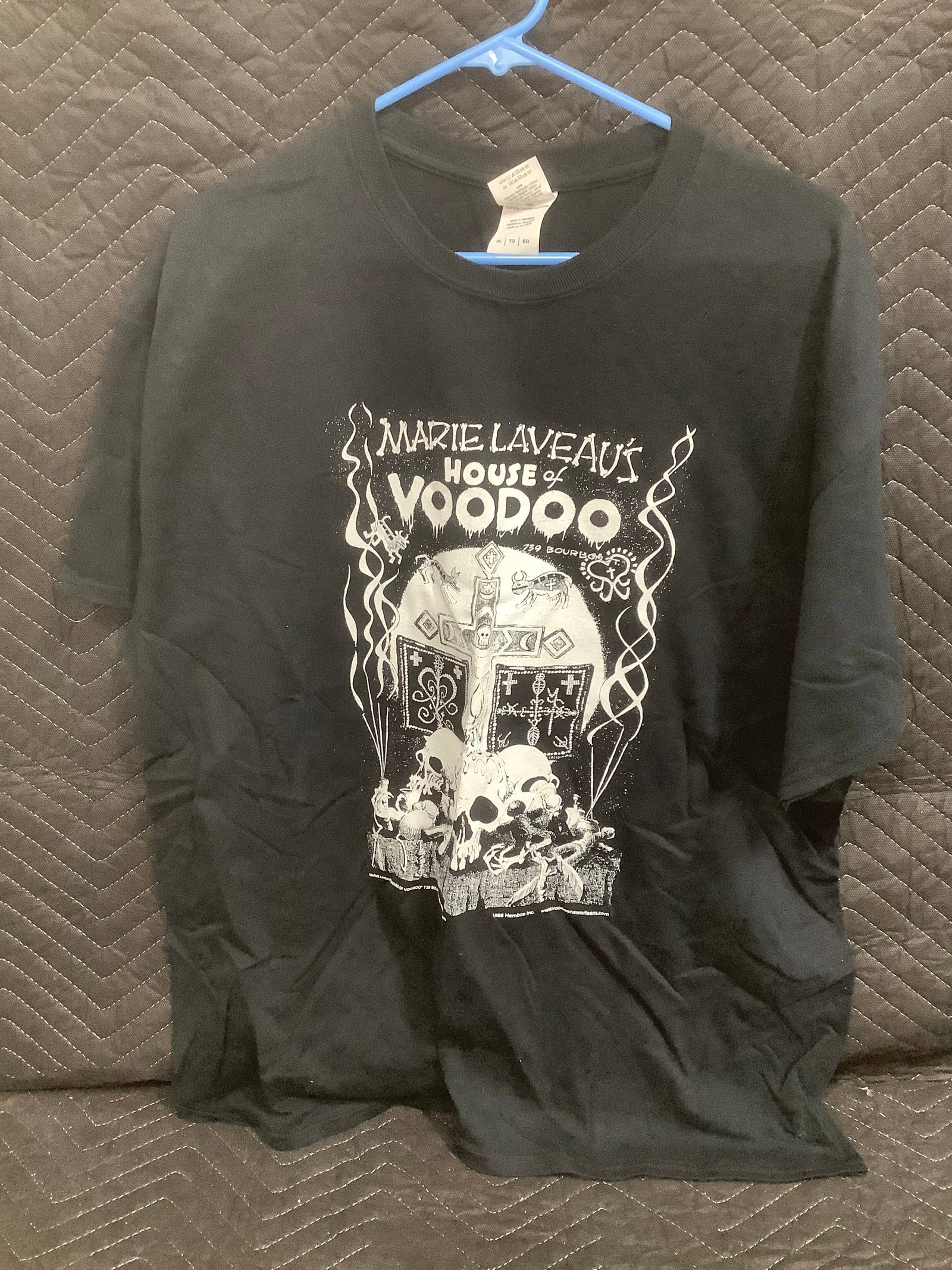Marie Laveaus House of Voodoo shirt(XL): Marie Laveaus House of Voodoo shirt(XL)