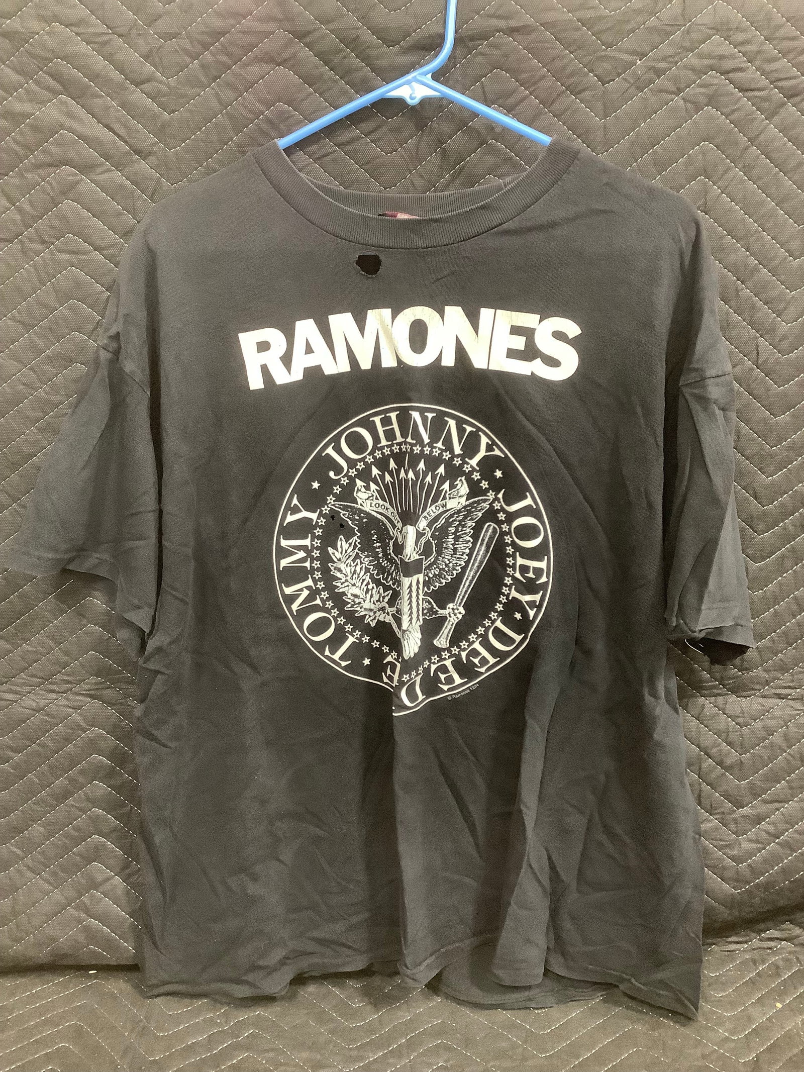 Ramones cut tshirt(has holes-XL): Ramones cut tshirt(has holes-XL)