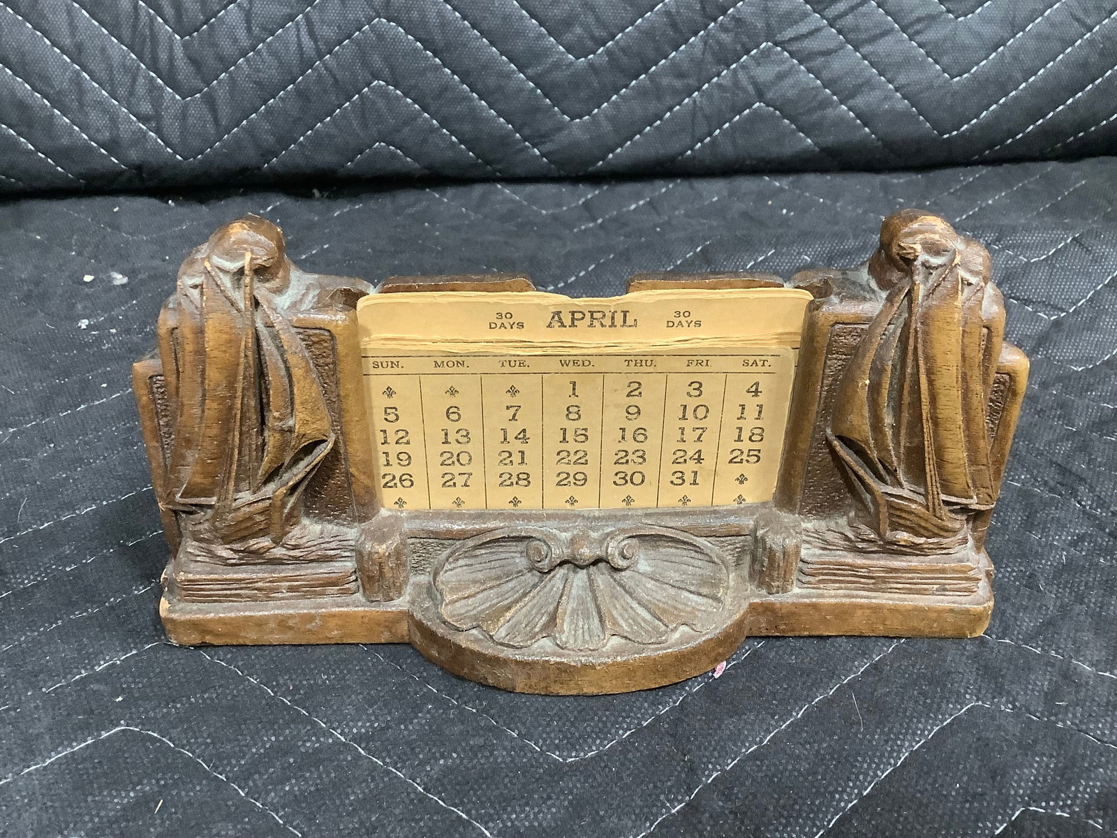 Vintage Syroco wood perpetual calendar with complete set of inserts (1 of 1)