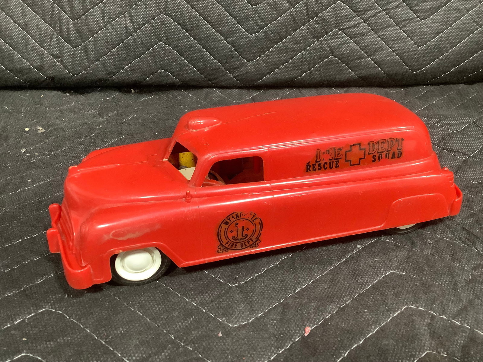 Vintage Wyandotte fire deot rescue squad friction toy (1 of 1)