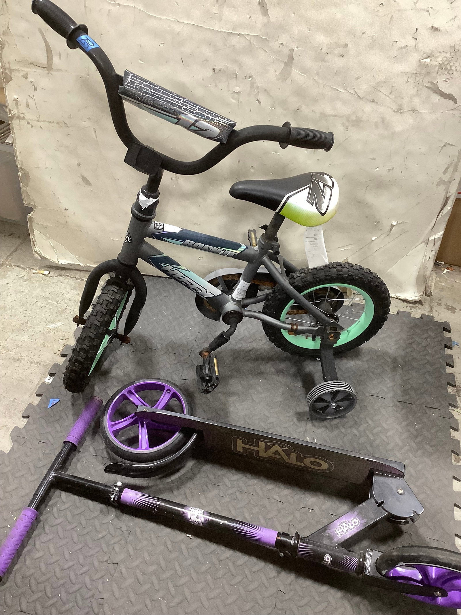 Halo scooter and Huffy rock it kids bike with training wheels (1 of 1)
