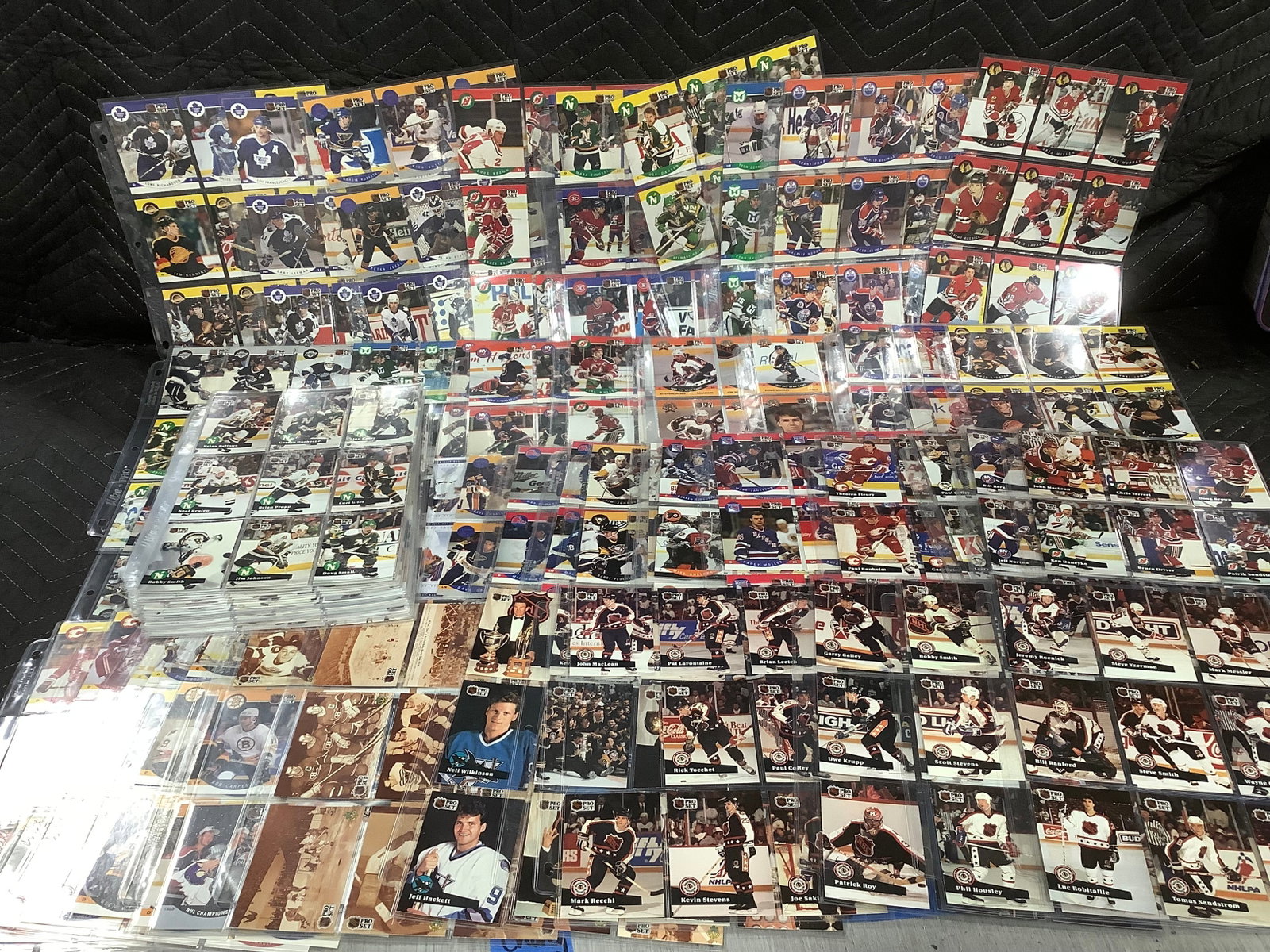 Large lot of hockey collectible cards (1 of 1)