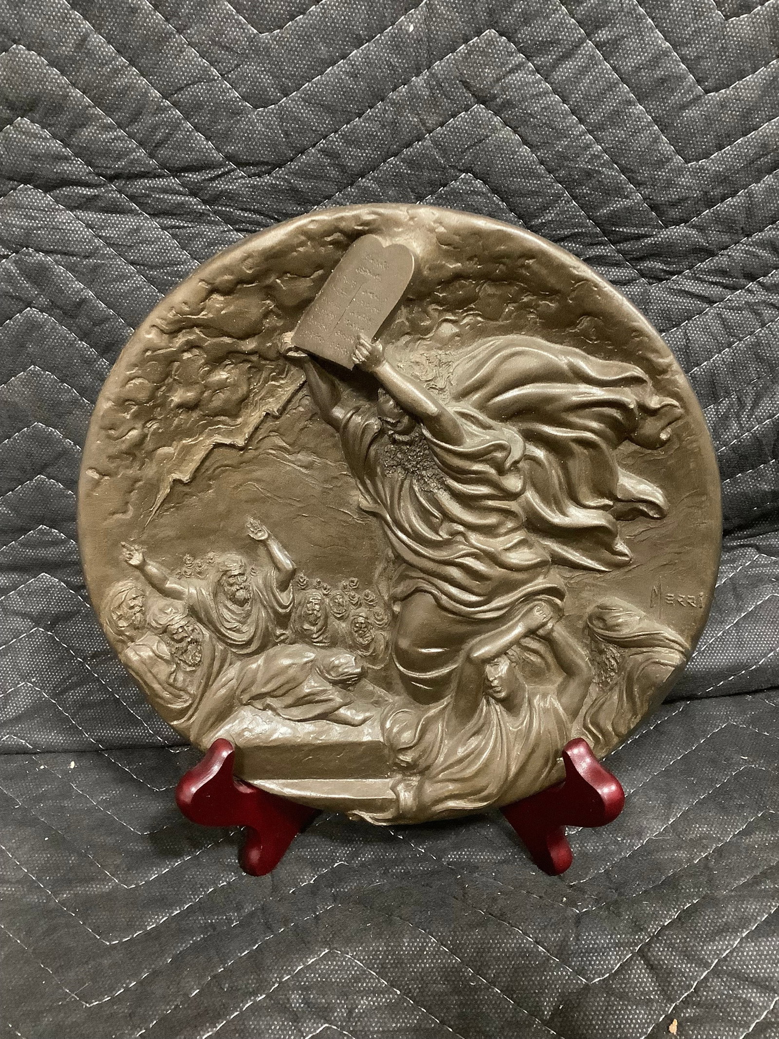 1986 Moses and the Ten Commandments collector's plate(8in across) with display stand (1 of 1)