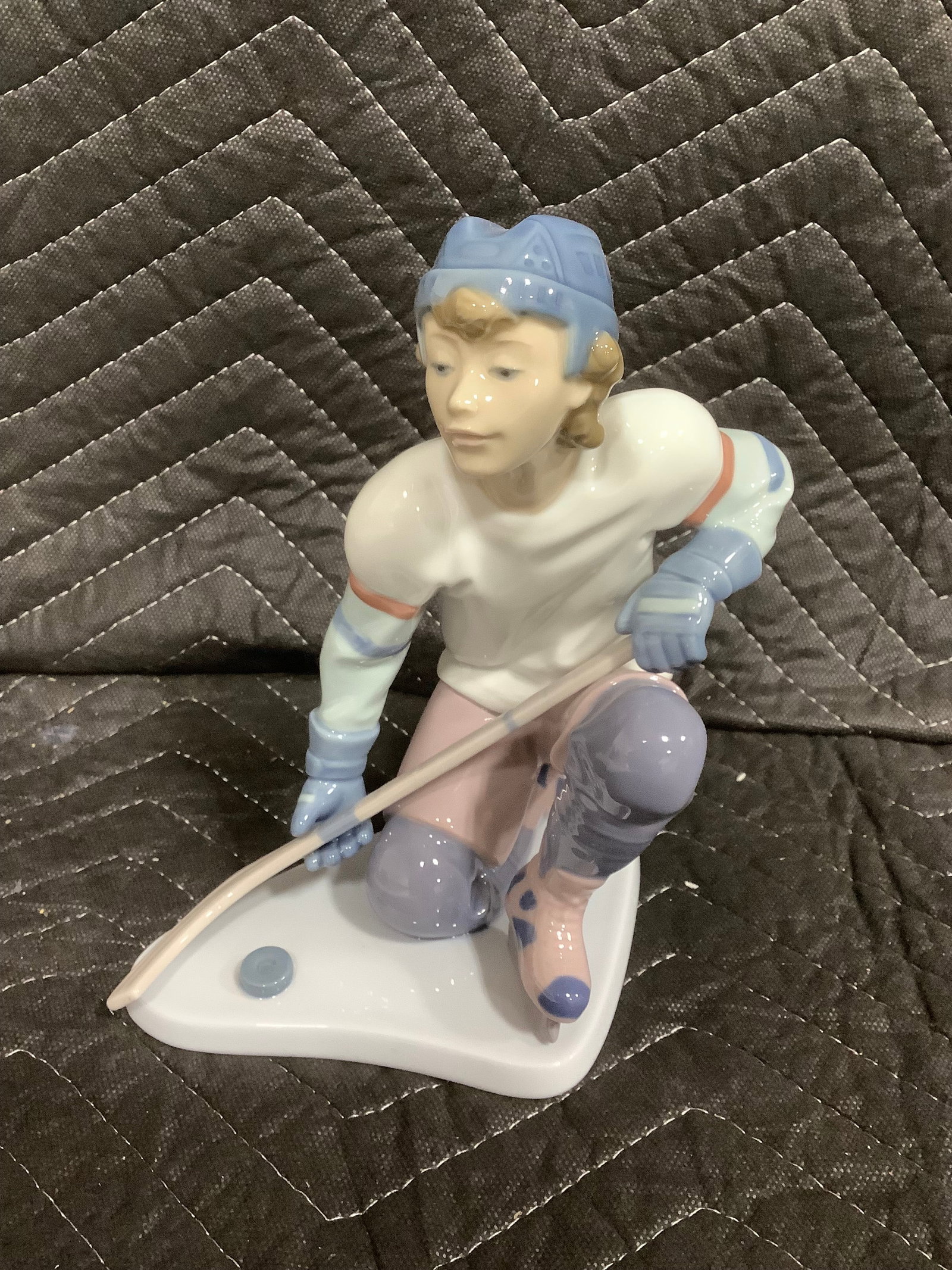 Lladro hockey player porcelain figure(8in tall) (1 of 1)