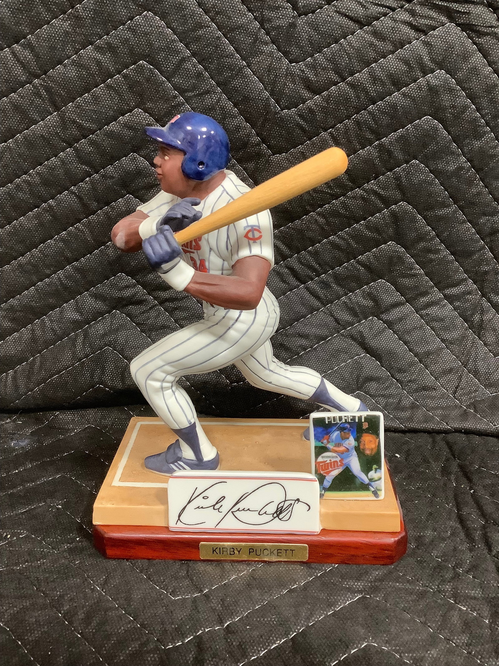 Kirby Puckett collectible figure(not attached to stand-7.5in tall): Kirby Puckett collectible figure(not attached to stand-7.5in tall)