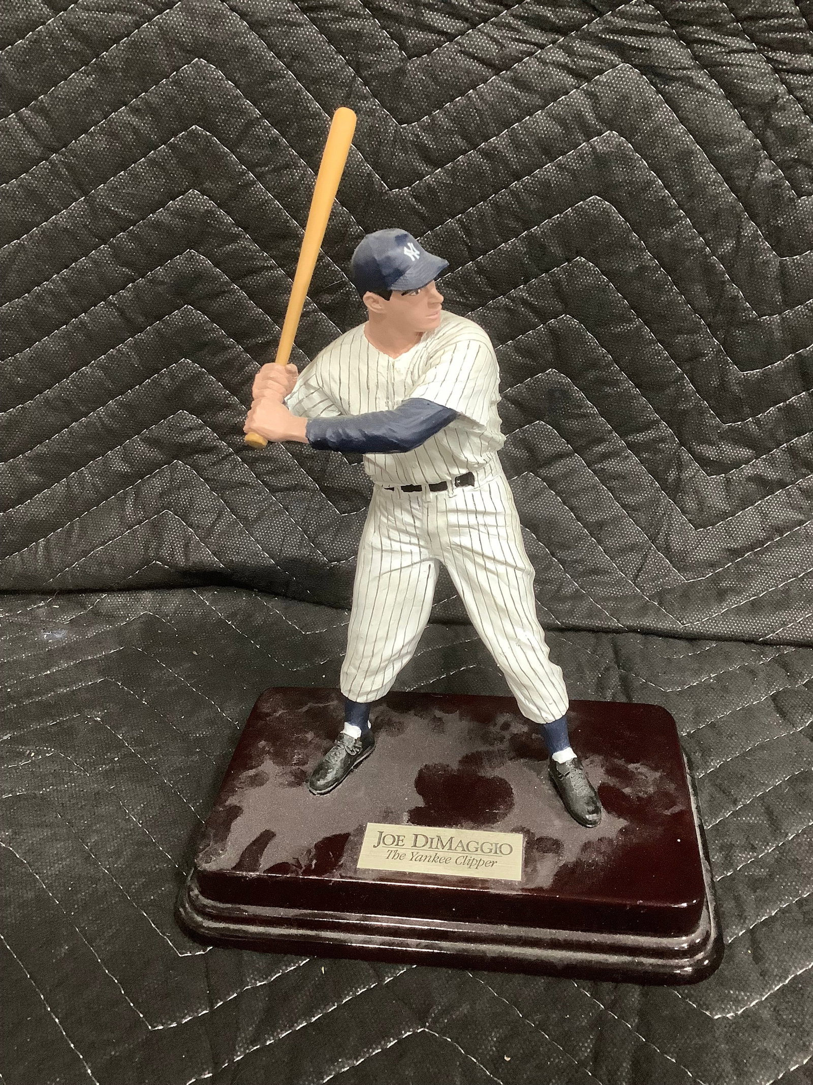 Joe DiMaggio collectible statue(10in tall): Joe DiMaggio collectible statue(10in tall)