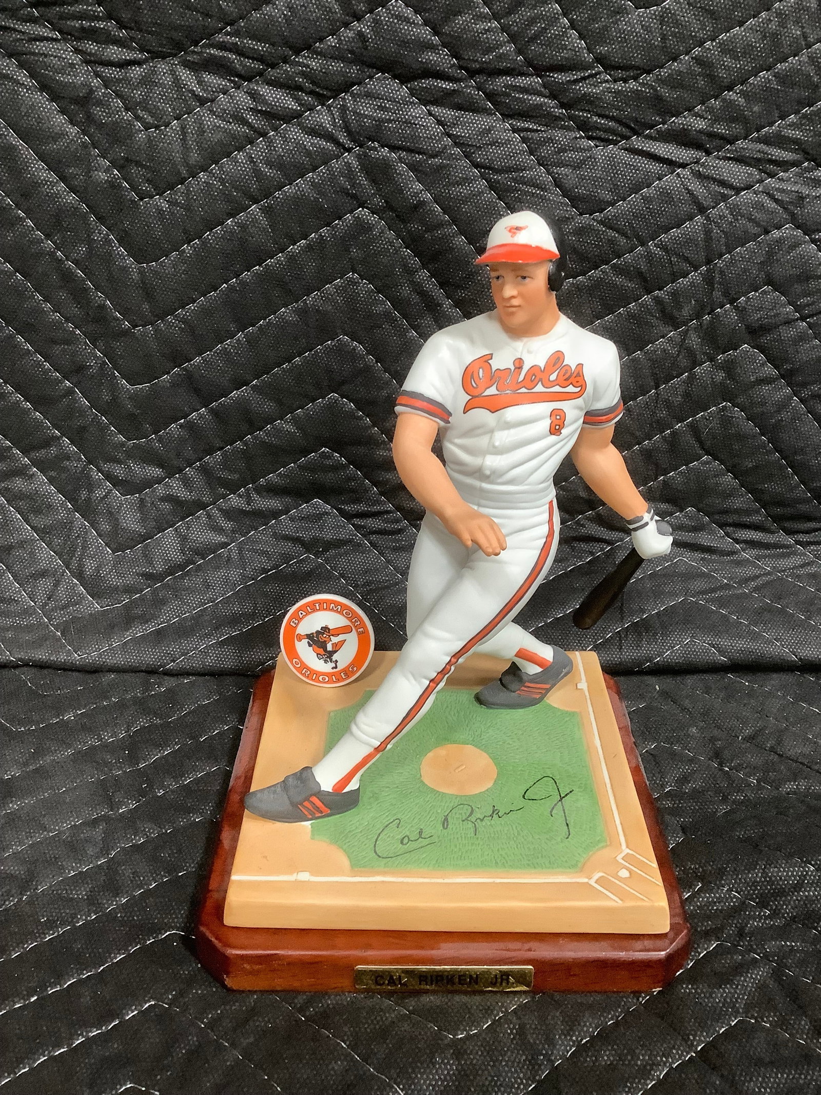 1990 Sports Impressions Cal Ripken Jr. porcelain statue(not attached to stand-8in tall) (1 of 1)