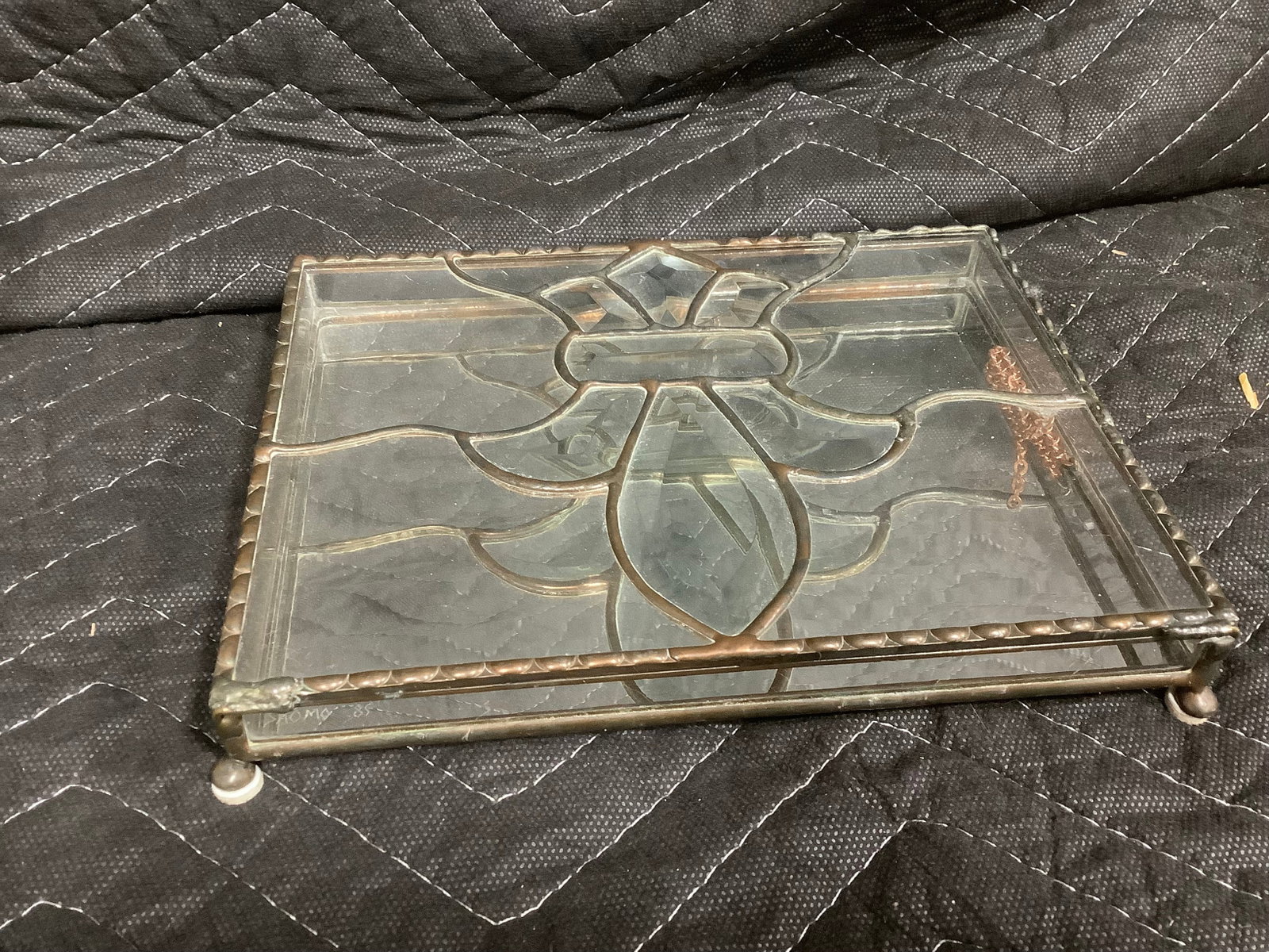 Stained glass floral trinket box(8inx6.5inx1in): Stained glass floral trinket box(8inx6.5inx1in)