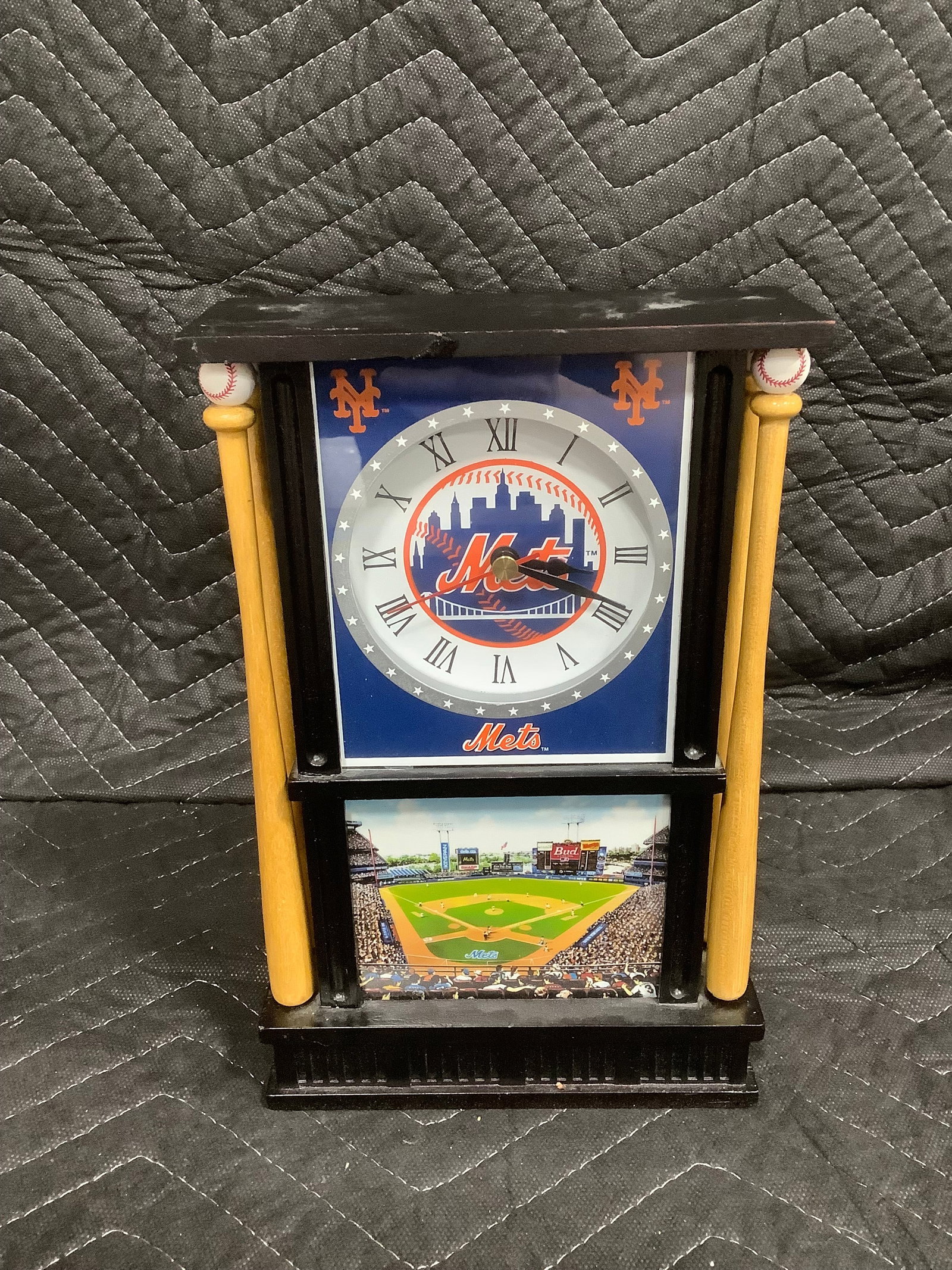 NY Mets clock(loosened, needs repair-9.5in tall) (1 of 1)