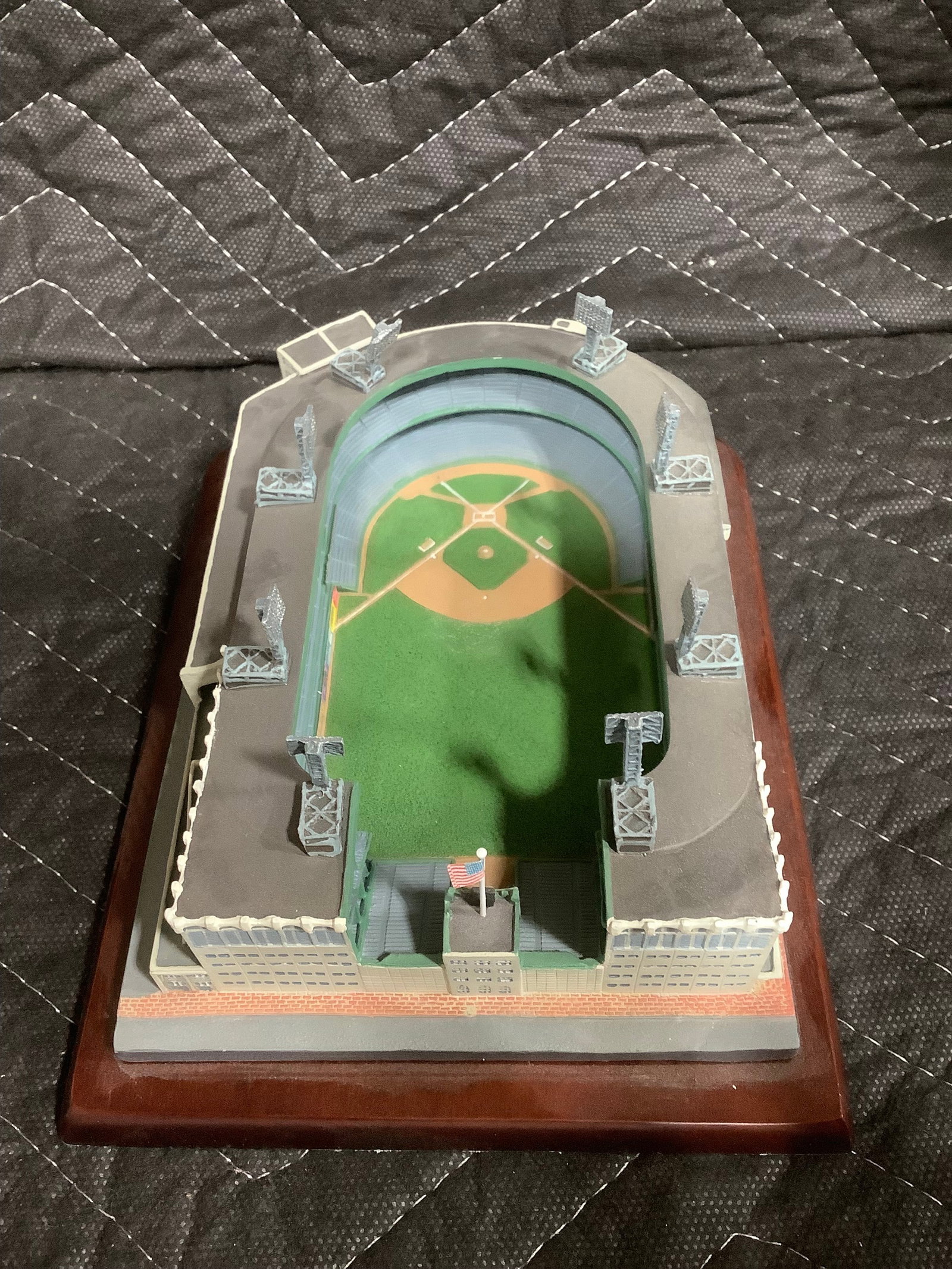Danbury Mint replica of the Polo Grouds stadium(2.5in tall): Danbury Mint replica of the Polo Grouds stadium(2.5in tall)