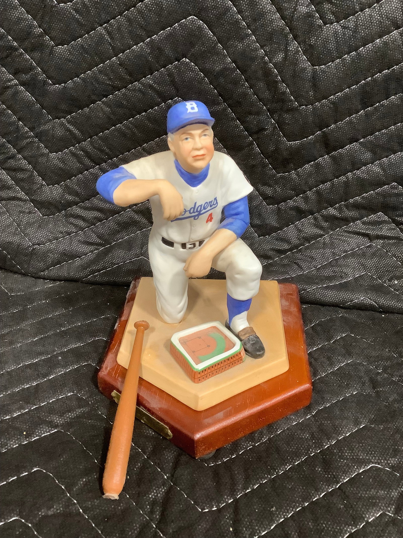Sports Impressions collectible baseball statue(7in tall): Sports Impressions collectible baseball statue(7in tall)