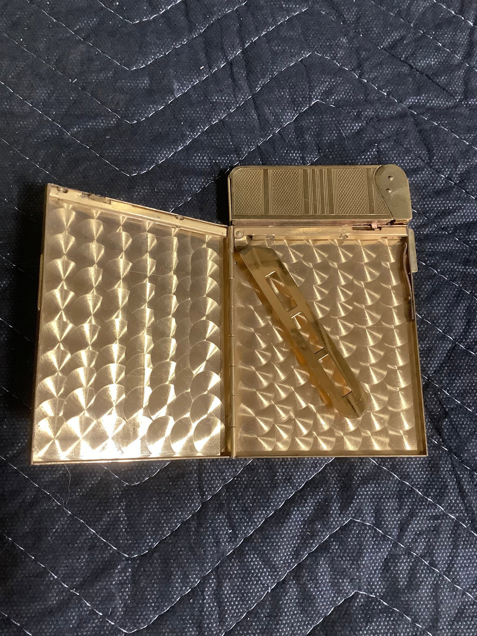 Vintage lighter/cigarette holder (1 of 1)
