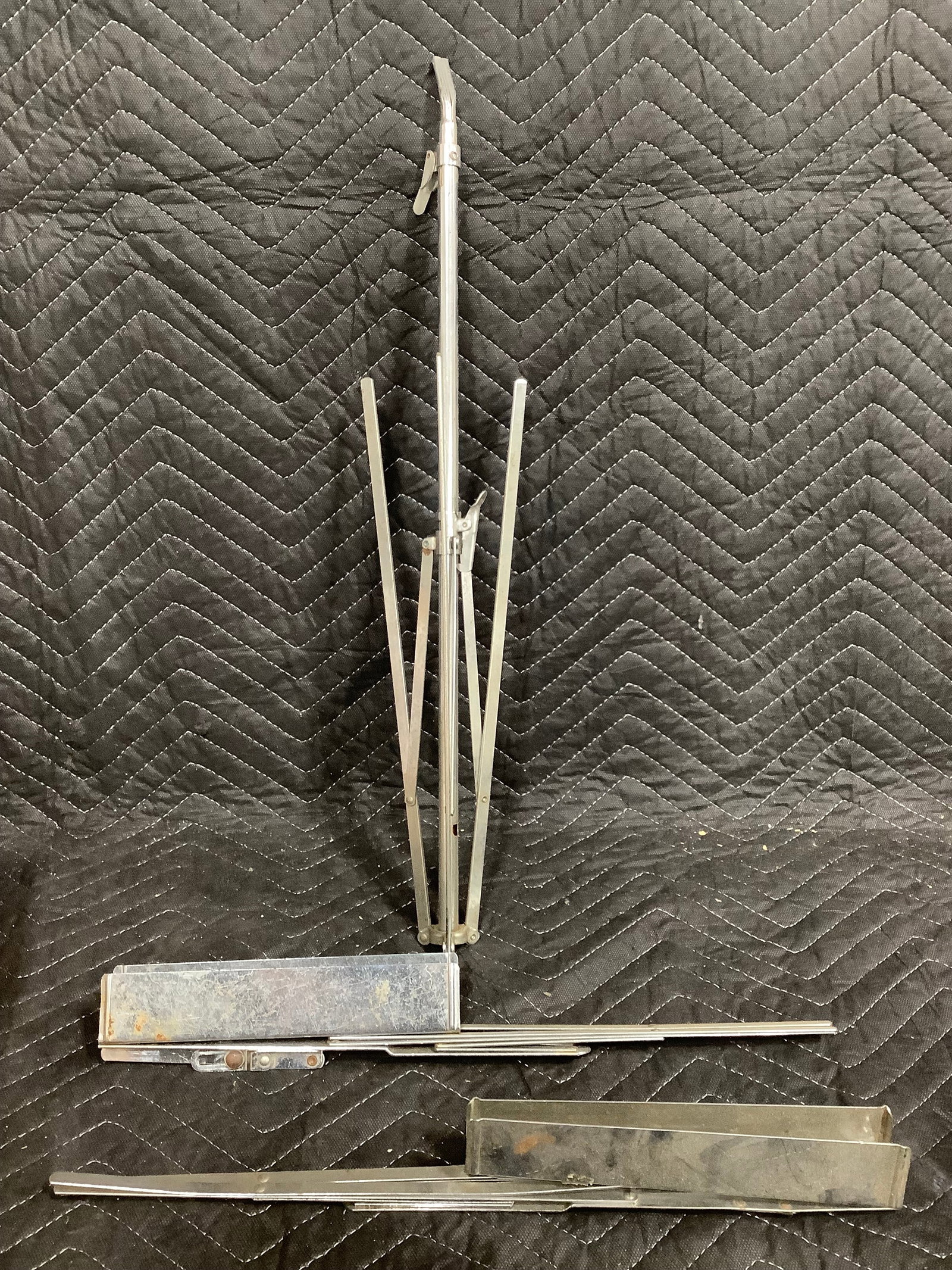 Foldable metal music stand: Foldable metal music stand