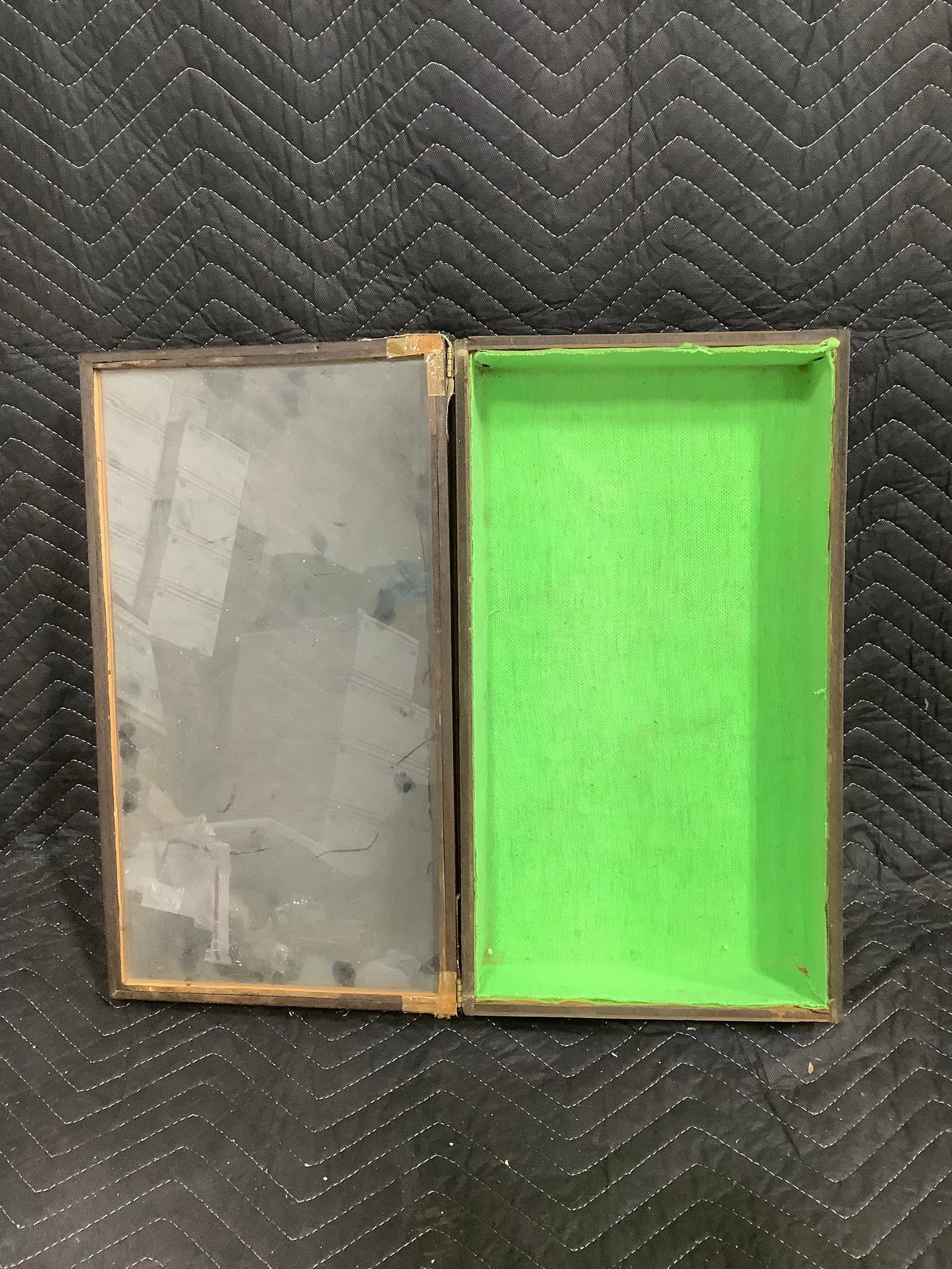 Display case(10inx18inx4in) (1 of 1)