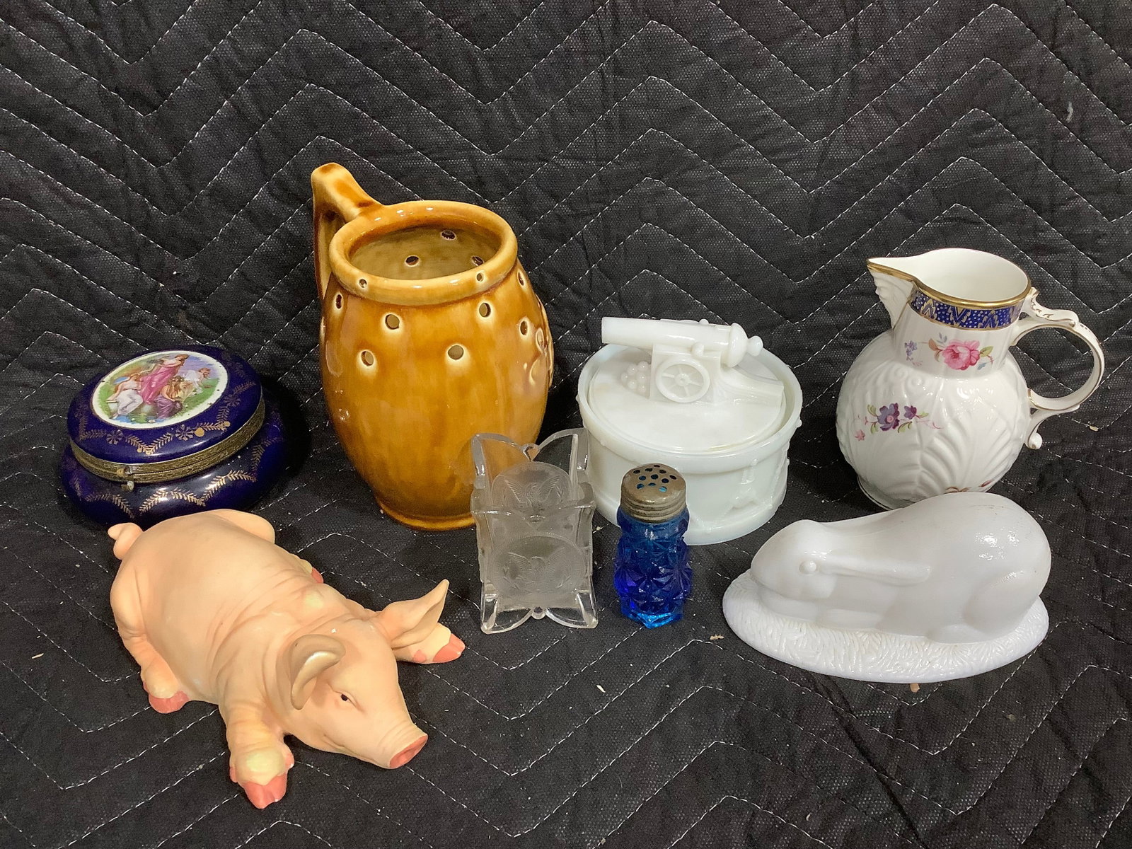 Milk glass container with lid, milk glass bunny statue, and more(tallest 5.5in): Milk glass container with lid, milk glass bunny statue, and more(tallest 5.5in)