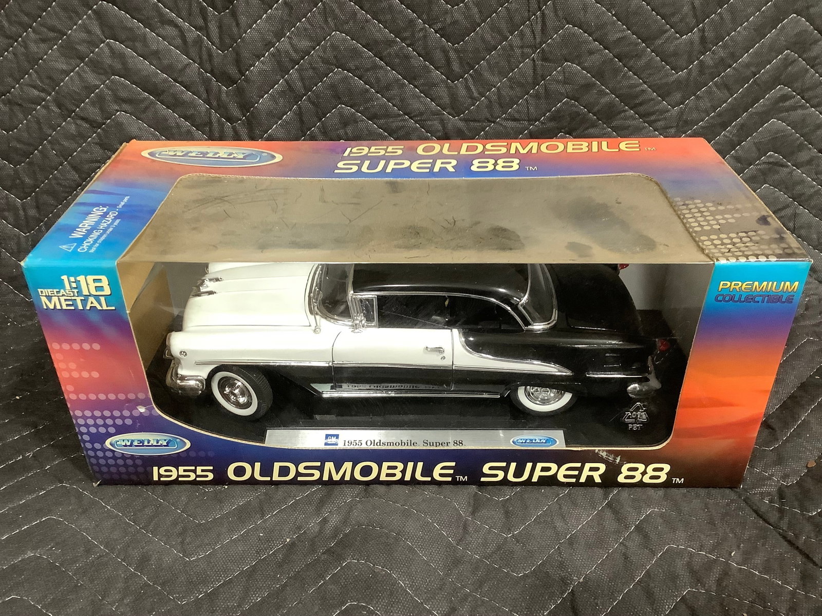 1955 Oldsmobile Super 88 collectible diecast*new in package*: 1955 Oldsmobile Super 88 collectible diecast*new in package*