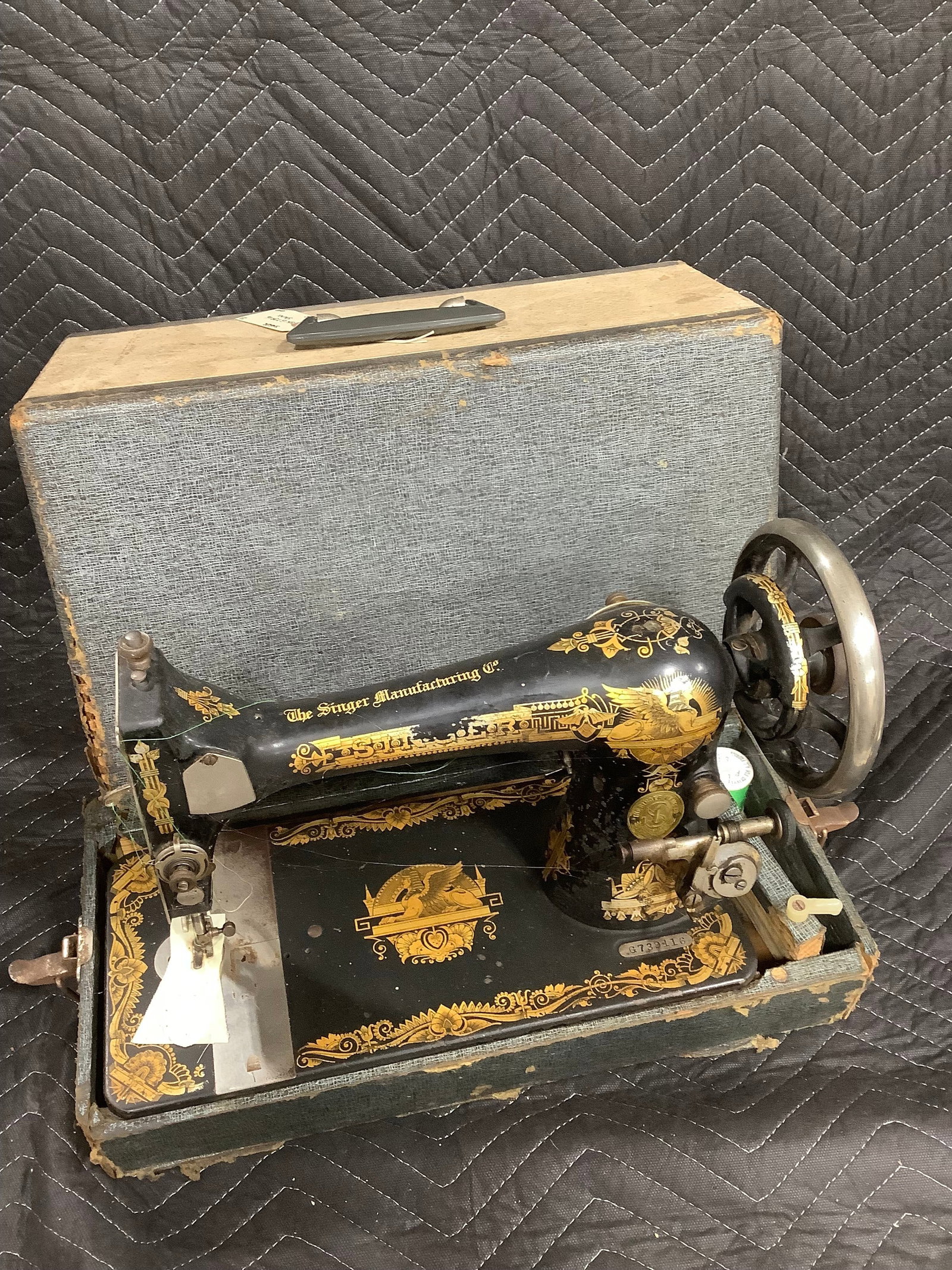 Vintage Singer sewing machine (1 of 1)